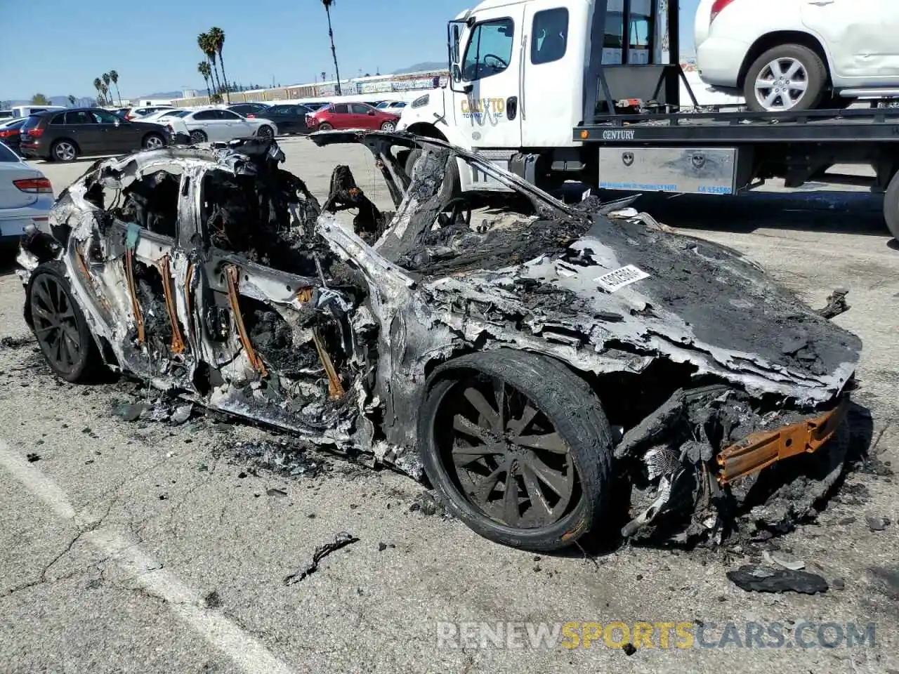 4 Photograph of a damaged car 5YJSA1E27KF313699 TESLA MODEL S 2019