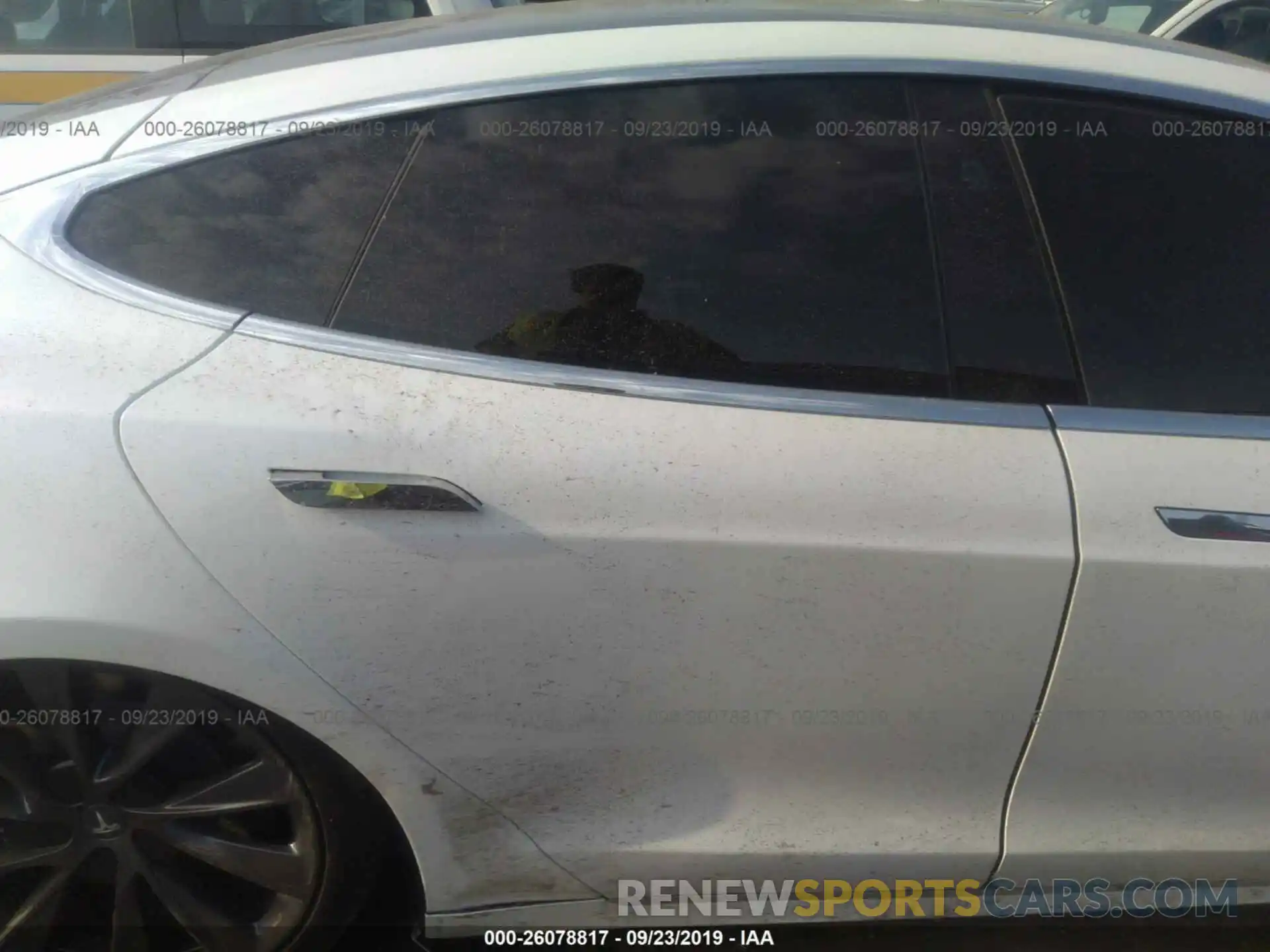 8 Photograph of a damaged car 5YJSA1E28KF310892 TESLA MODEL S 2019