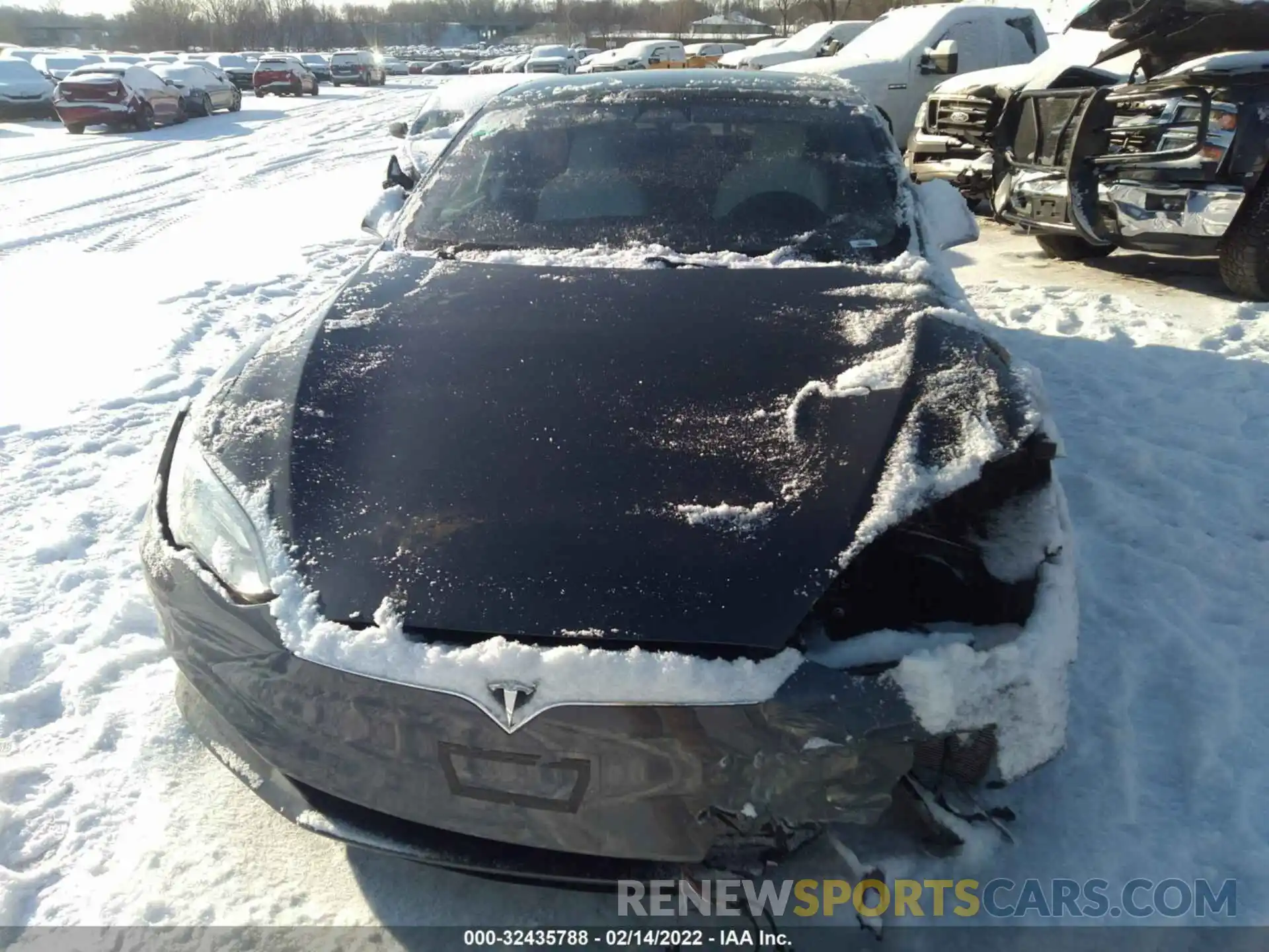 10 Photograph of a damaged car 5YJSA1E28KF332214 TESLA MODEL S 2019