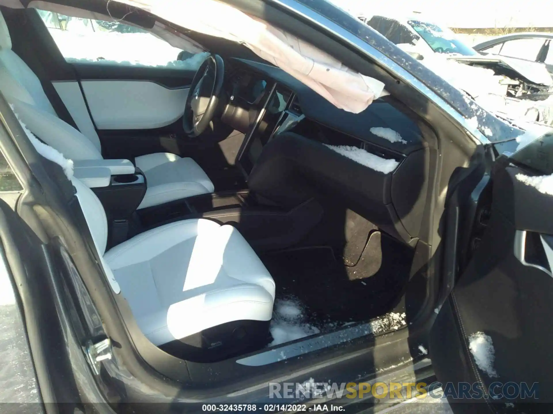 5 Photograph of a damaged car 5YJSA1E28KF332214 TESLA MODEL S 2019