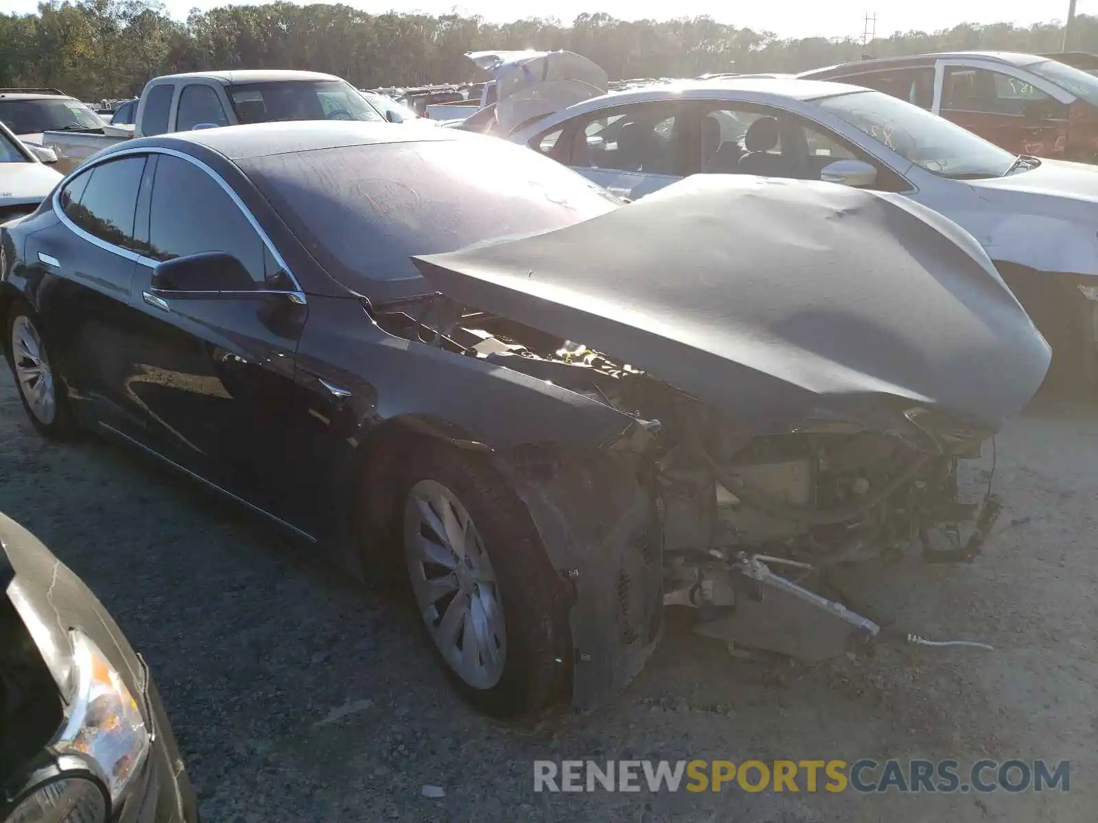 1 Photograph of a damaged car 5YJSA1E28KF335078 TESLA MODEL S 2019