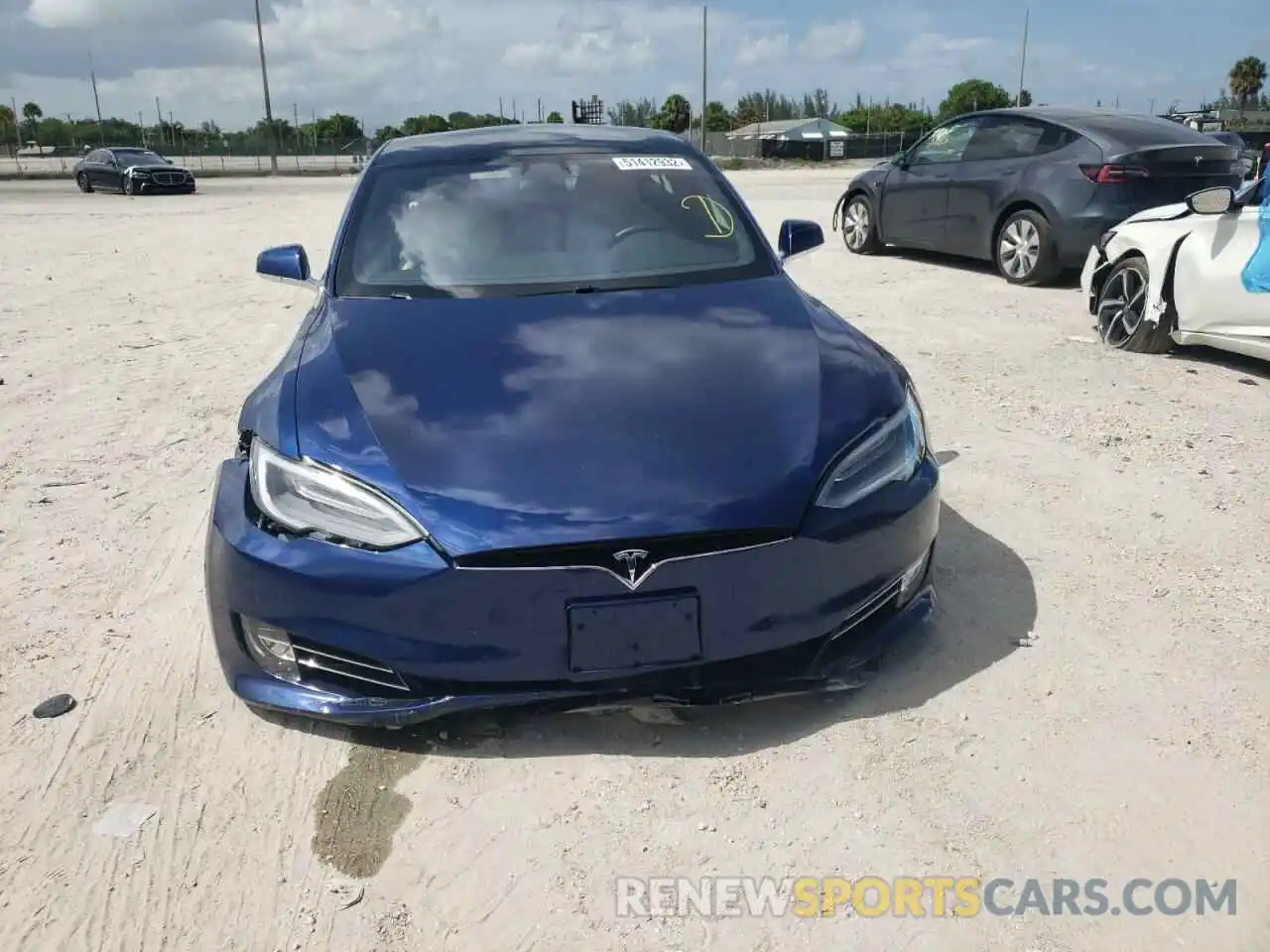 9 Photograph of a damaged car 5YJSA1E28KF335419 TESLA MODEL S 2019