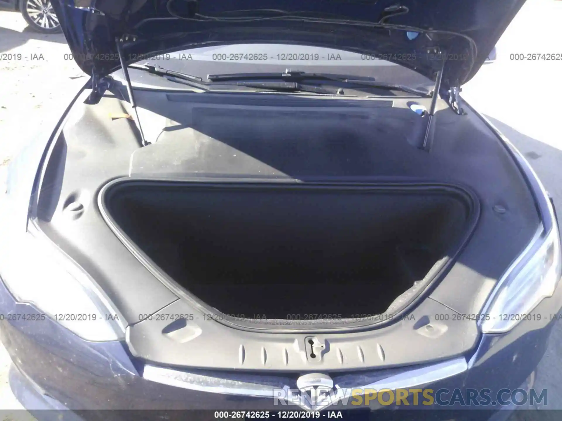 10 Photograph of a damaged car 5YJSA1E29KF305135 TESLA MODEL S 2019