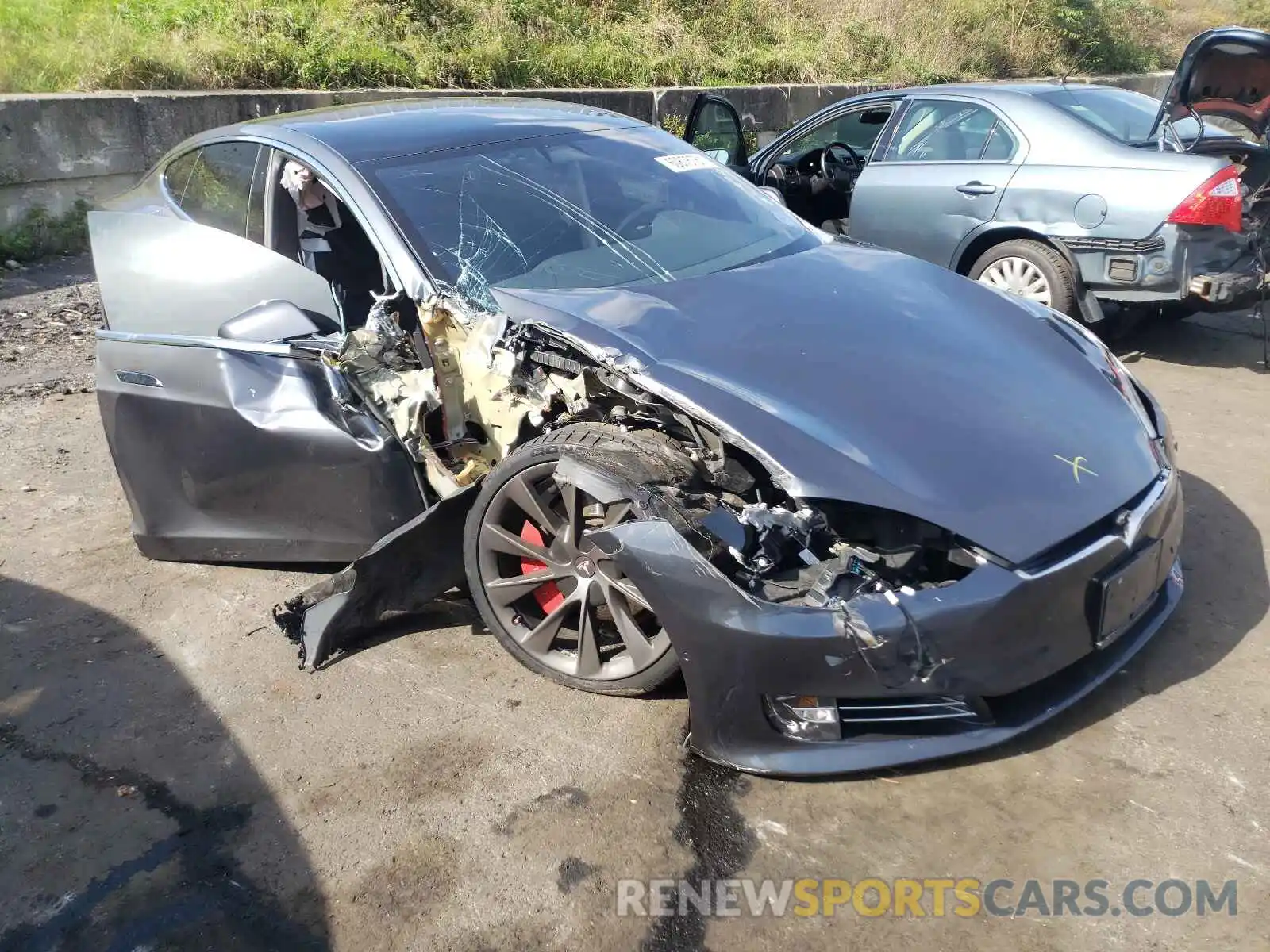 1 Photograph of a damaged car 5YJSA1E29KF305457 TESLA MODEL S 2019