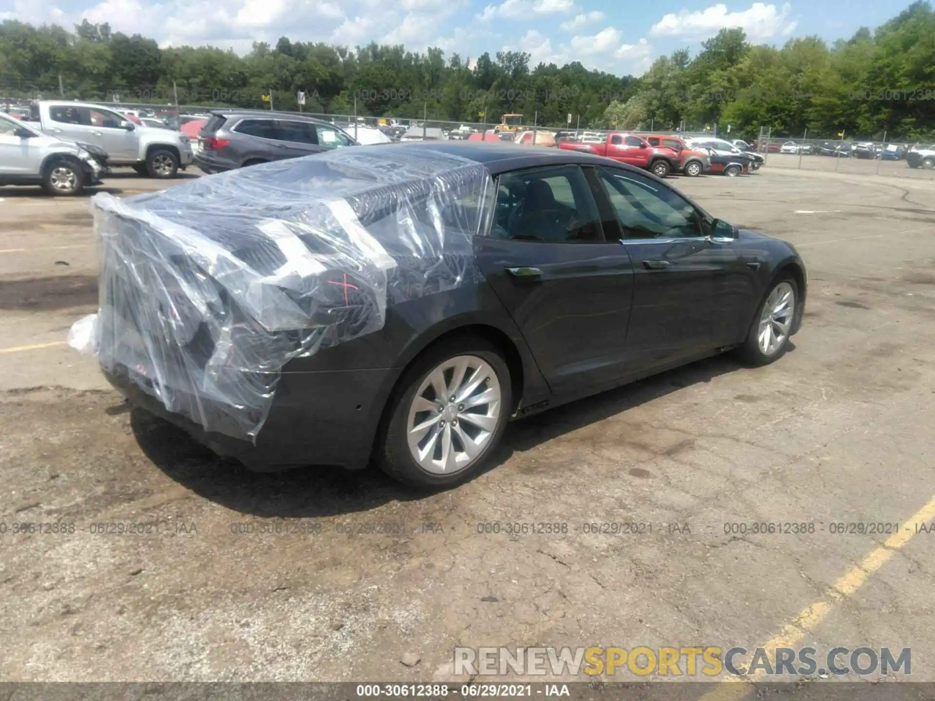 4 Photograph of a damaged car 5YJSA1E2XKF312756 TESLA MODEL S 2019