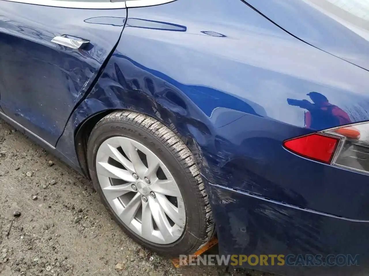 9 Photograph of a damaged car 5YJSA1E2XKF348673 TESLA MODEL S 2019