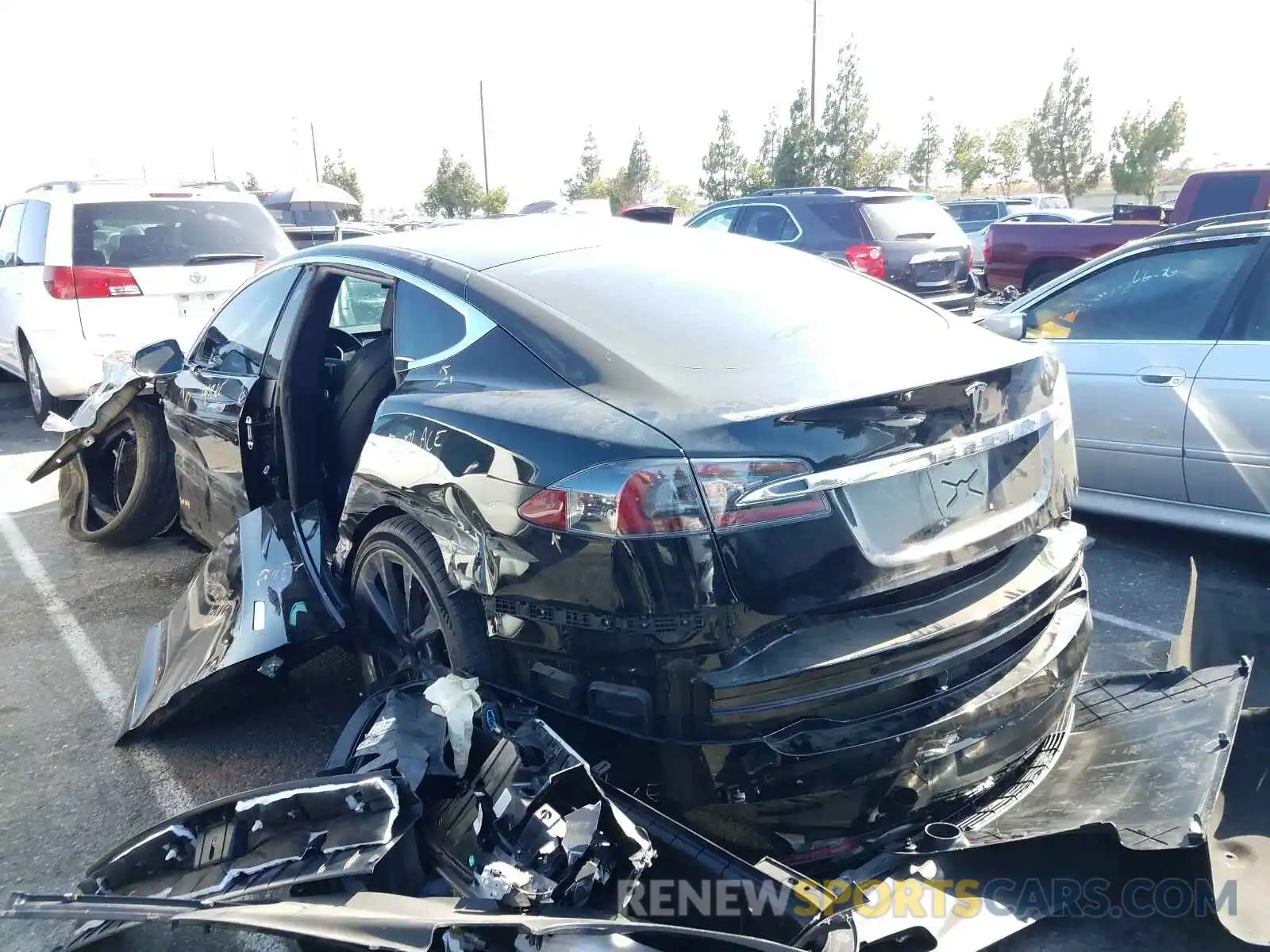 3 Photograph of a damaged car 5YJSA1E40KF313612 TESLA MODEL S 2019