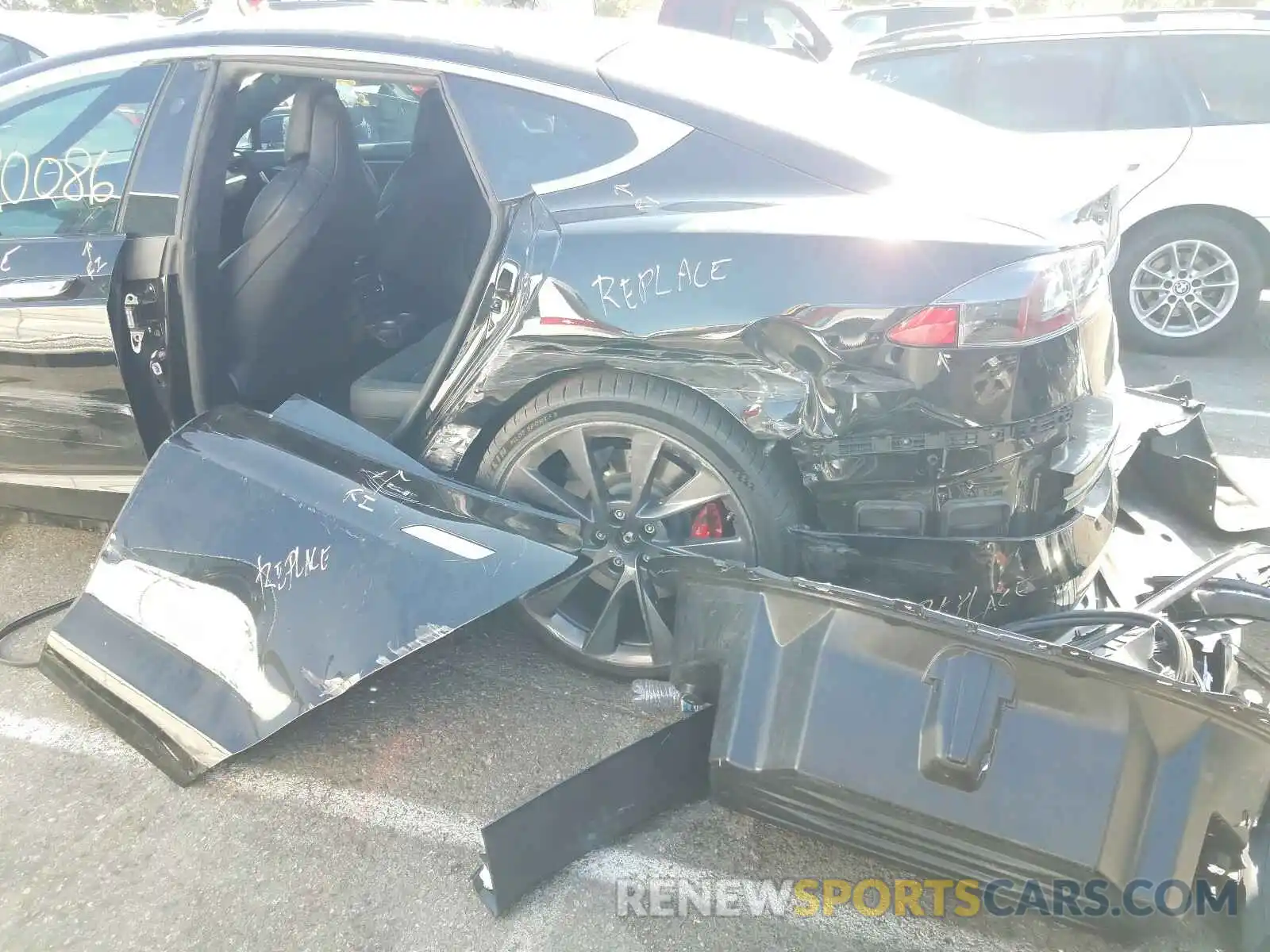 9 Photograph of a damaged car 5YJSA1E40KF313612 TESLA MODEL S 2019