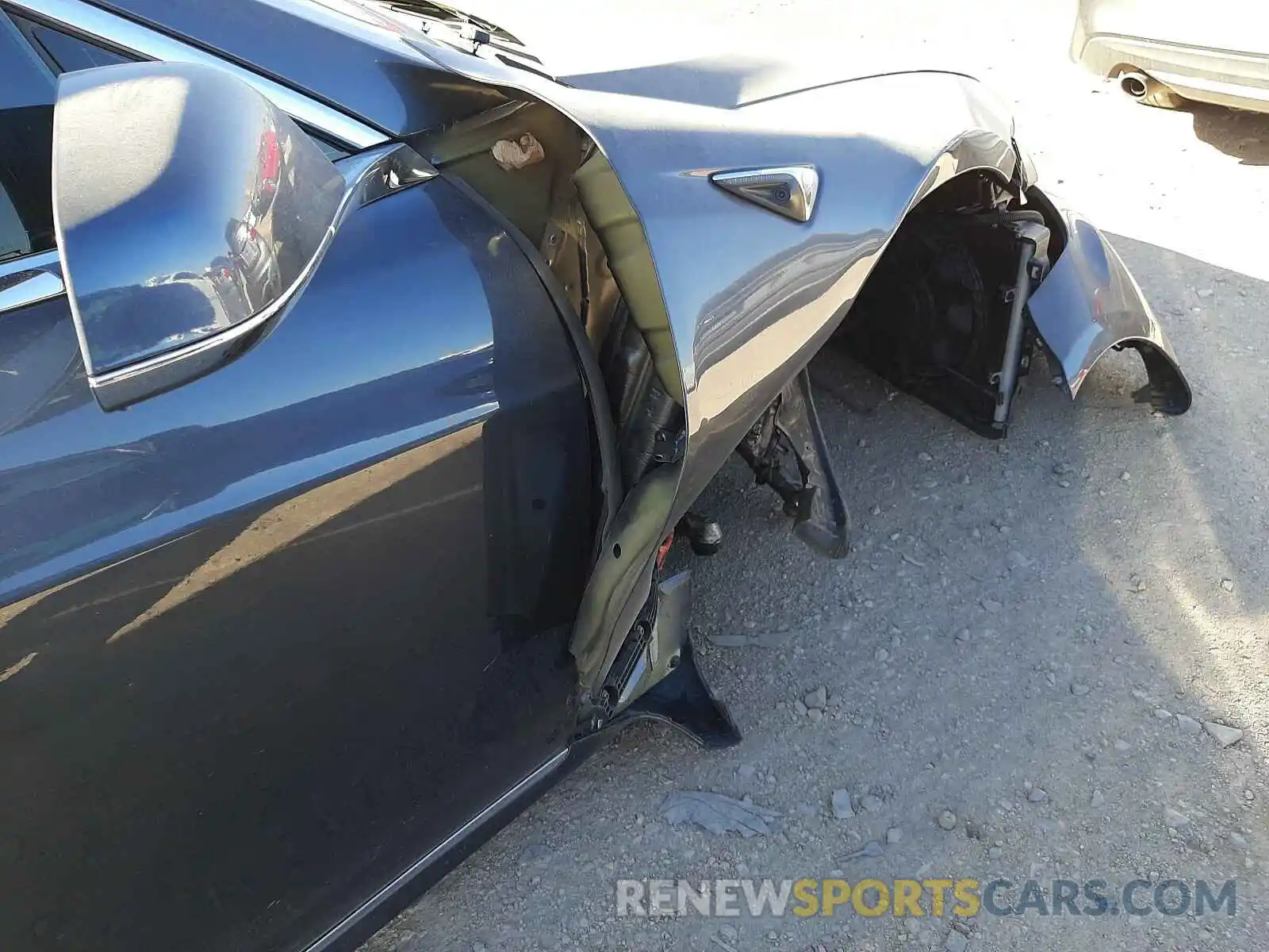 10 Photograph of a damaged car 5YJSA1E44KF337833 TESLA MODEL S 2019