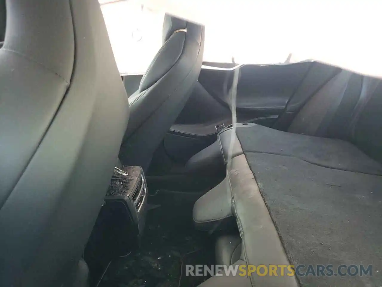 6 Photograph of a damaged car 5YJSA1E46KF348378 TESLA MODEL S 2019