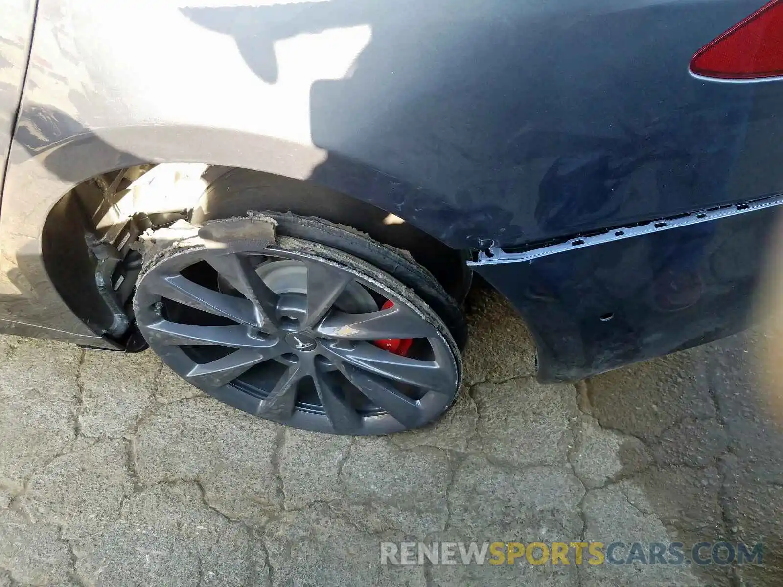 9 Photograph of a damaged car 5YJSA1E49KF349704 TESLA MODEL S 2019