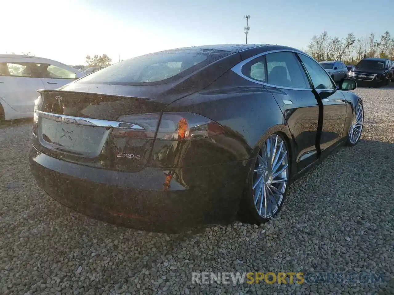 4 Photograph of a damaged car 5YJSA1E4XKF308997 TESLA MODEL S 2019