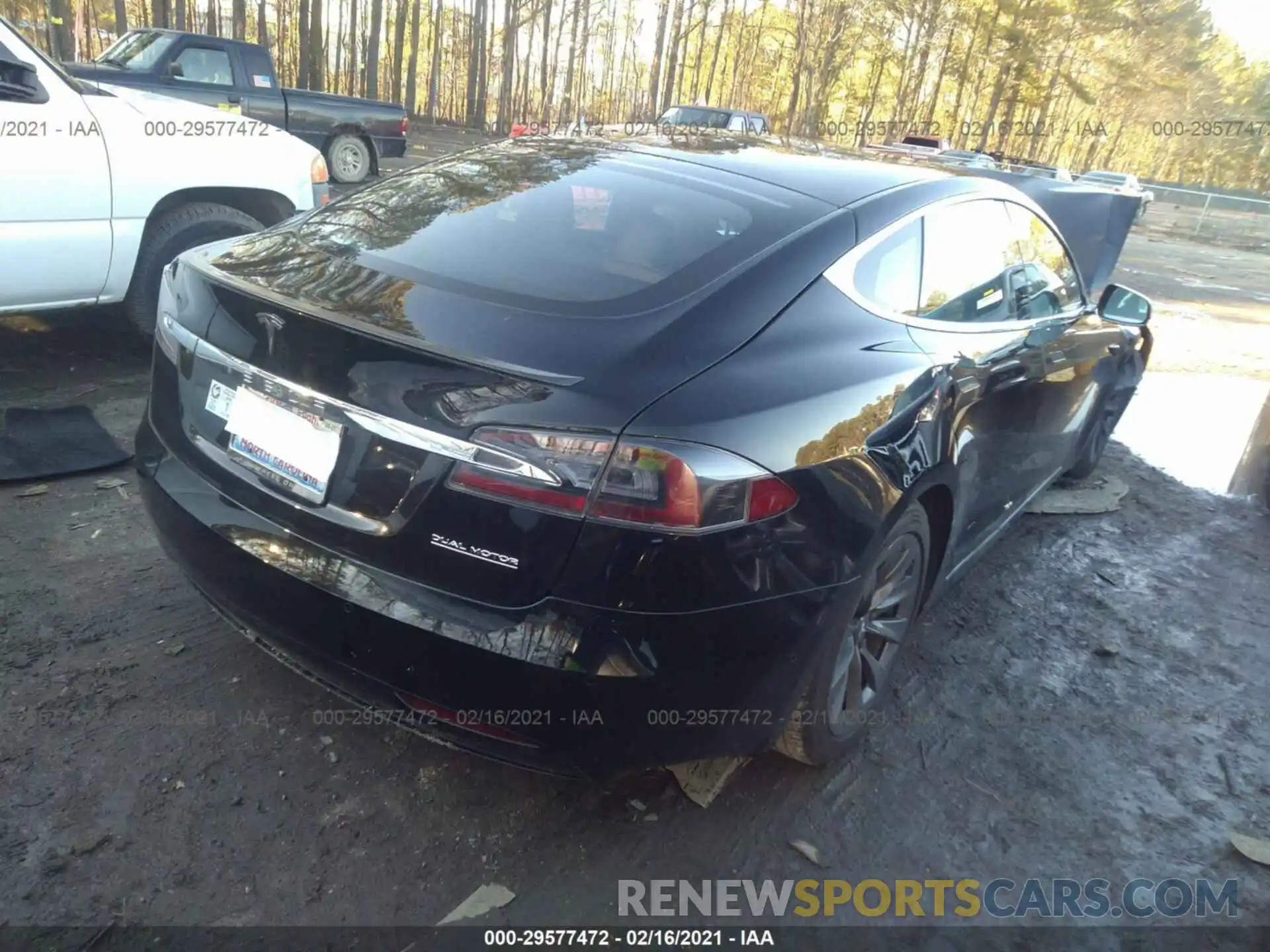 4 Photograph of a damaged car 5YJSA1E4XKF330370 TESLA MODEL S 2019