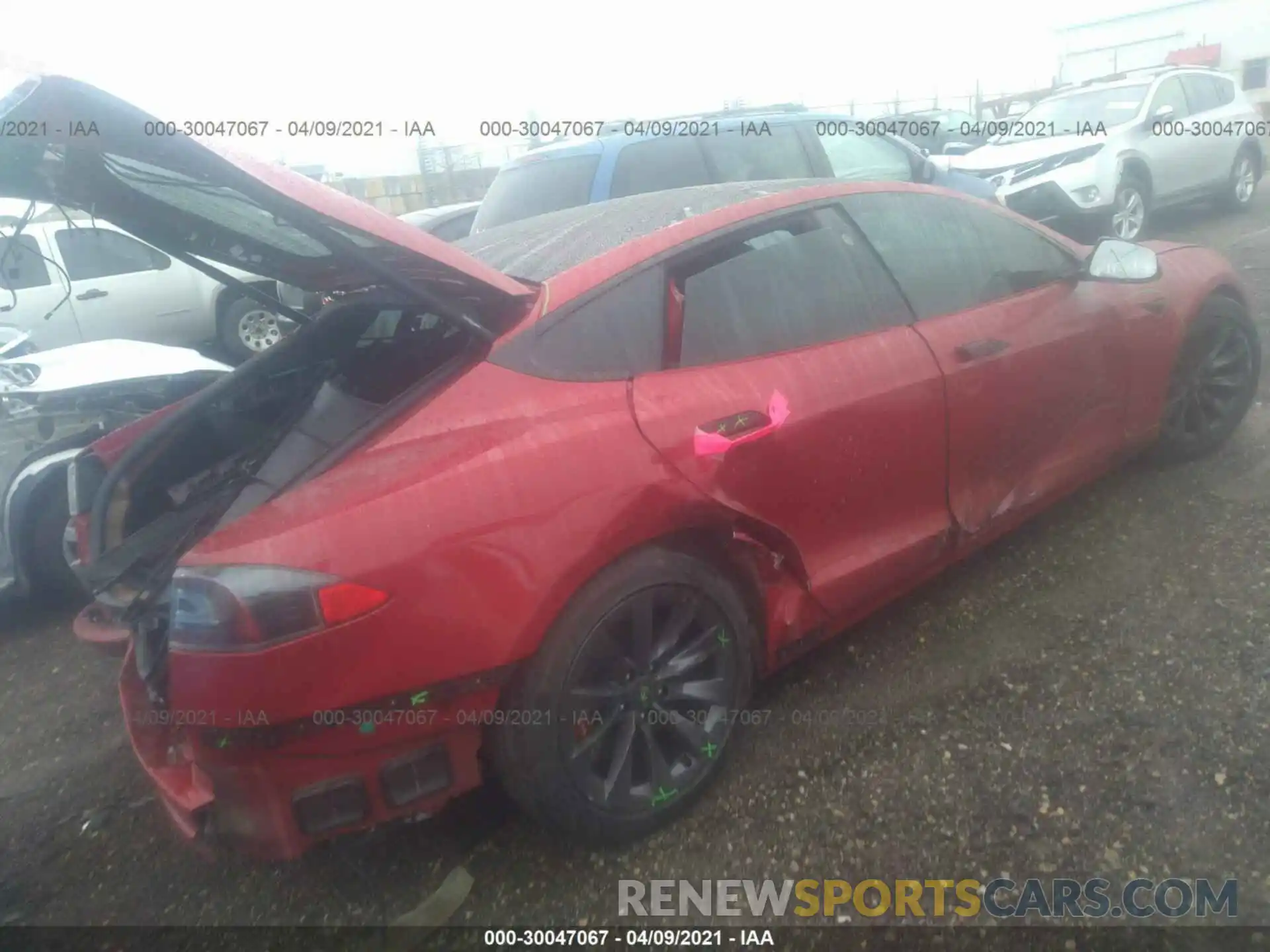 4 Photograph of a damaged car 5YJSA1E20LF359490 TESLA MODEL S 2020