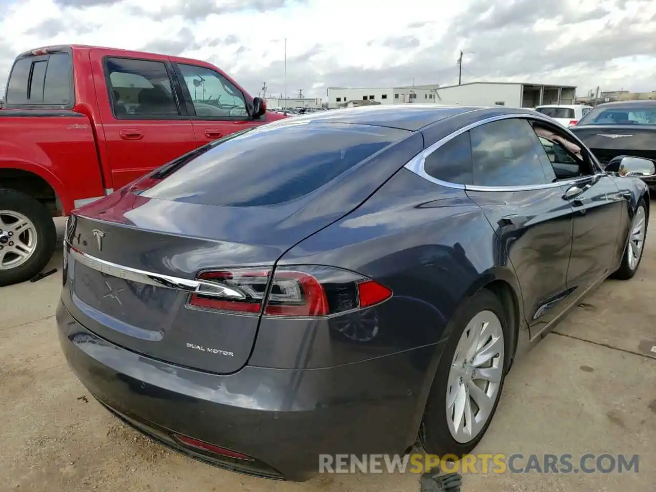 4 Photograph of a damaged car 5YJSA1E20LF362079 TESLA MODEL S 2020