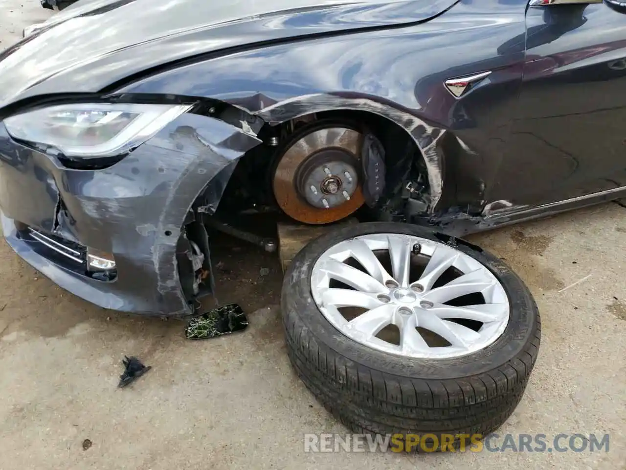 9 Photograph of a damaged car 5YJSA1E20LF362079 TESLA MODEL S 2020