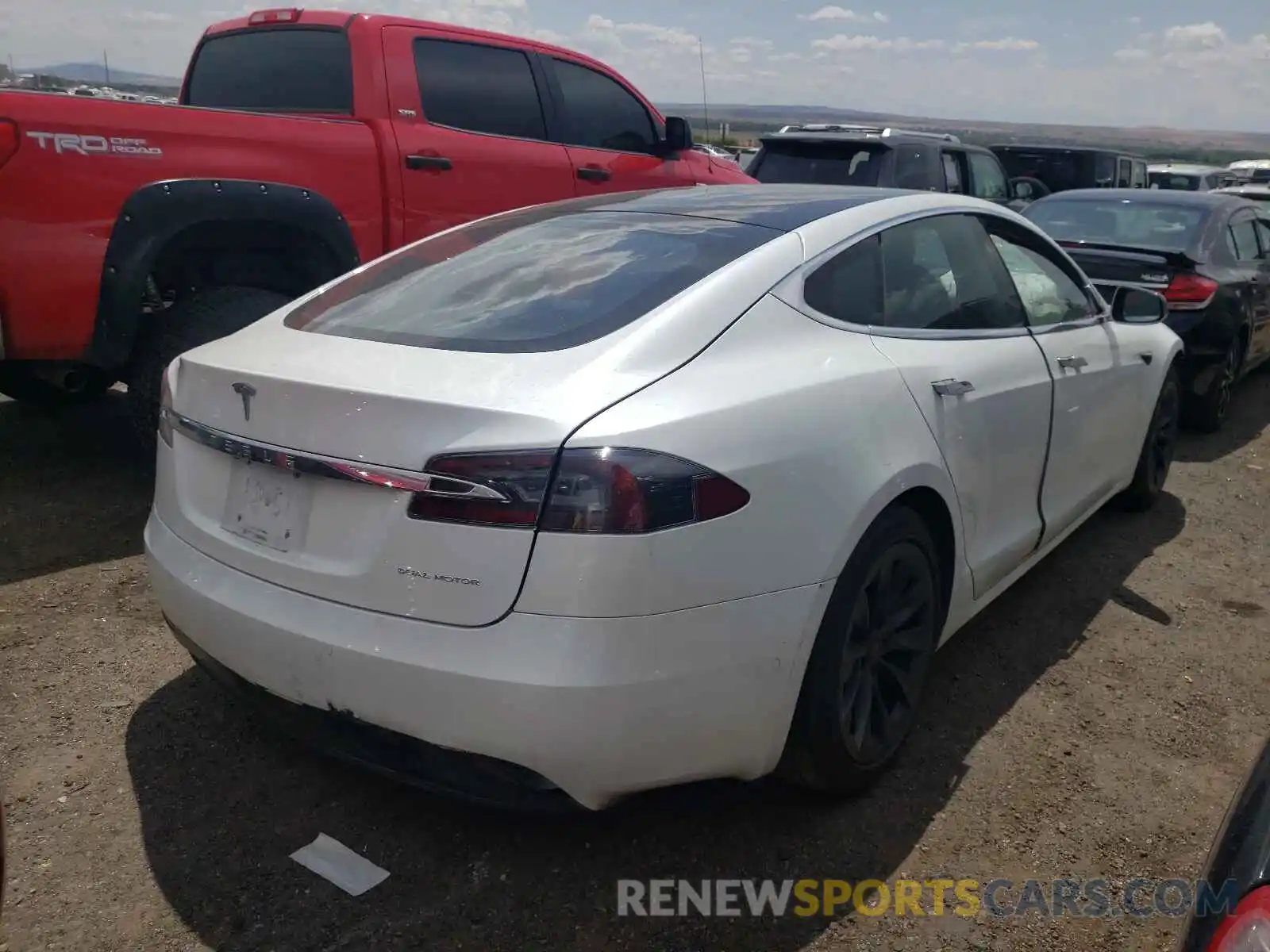 4 Photograph of a damaged car 5YJSA1E20LF369887 TESLA MODEL S 2020