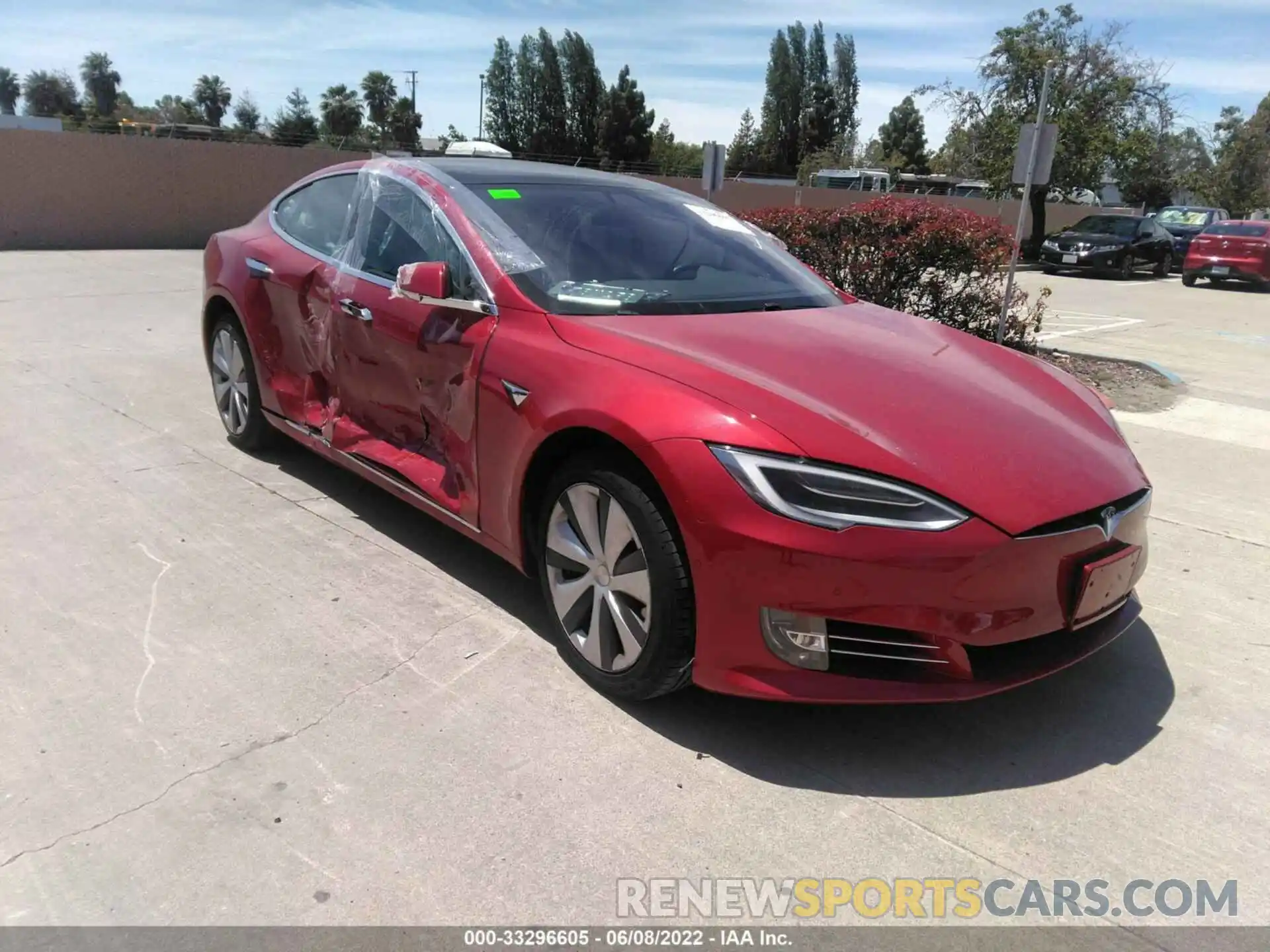 1 Фотография поврежденного автомобиля 5YJSA1E20LF390481 TESLA MODEL S 2020