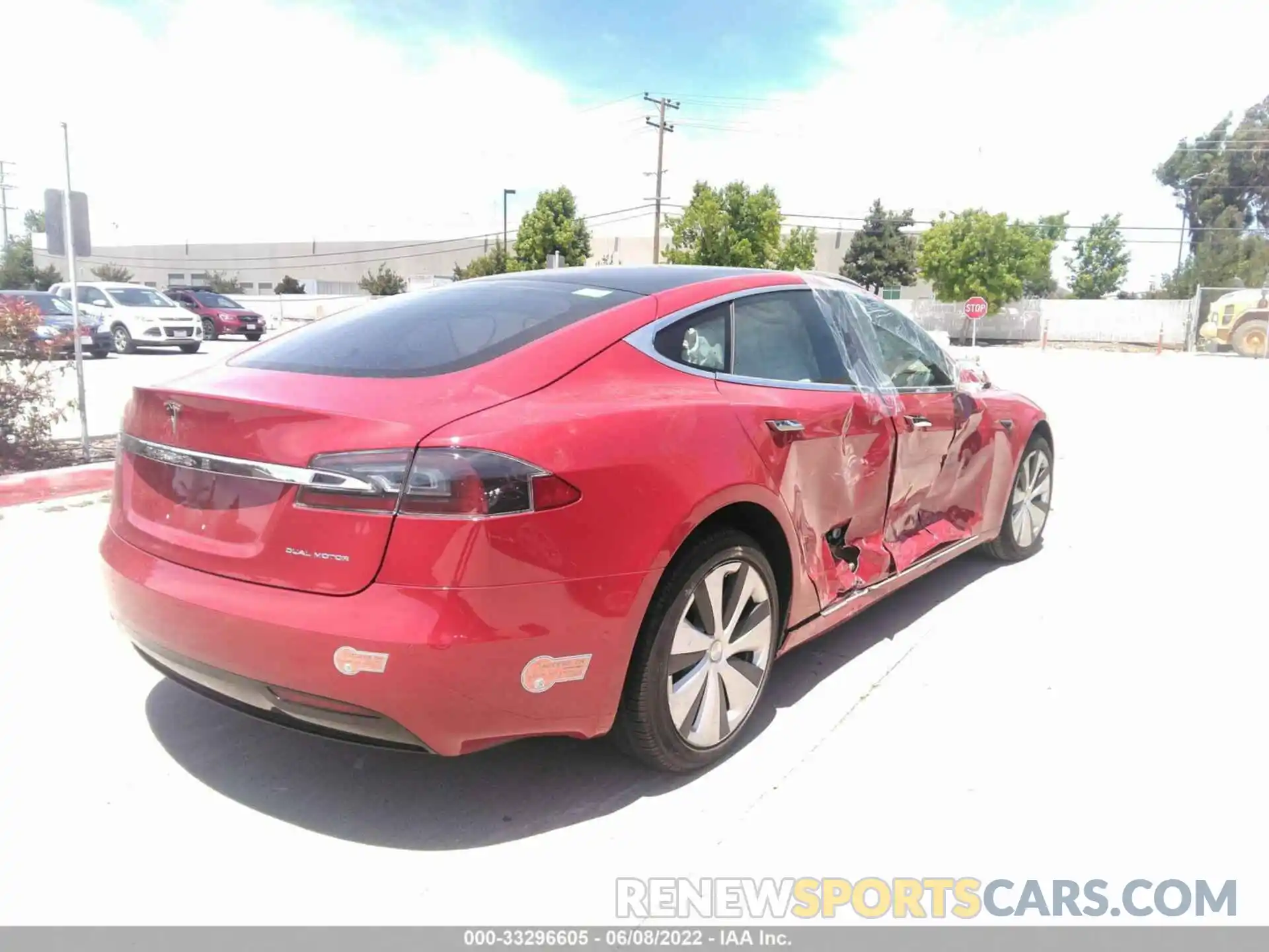 4 Photograph of a damaged car 5YJSA1E20LF390481 TESLA MODEL S 2020