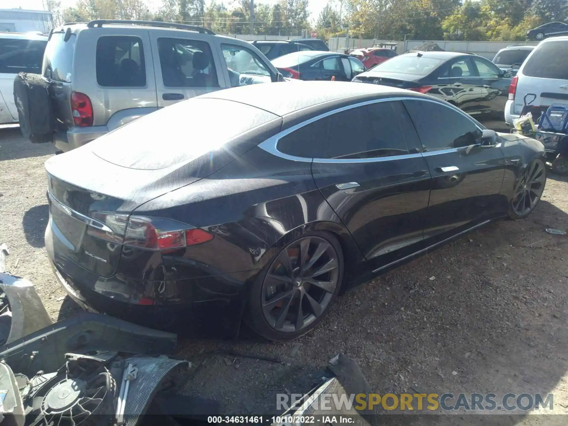 4 Photograph of a damaged car 5YJSA1E20LF400085 TESLA MODEL S 2020