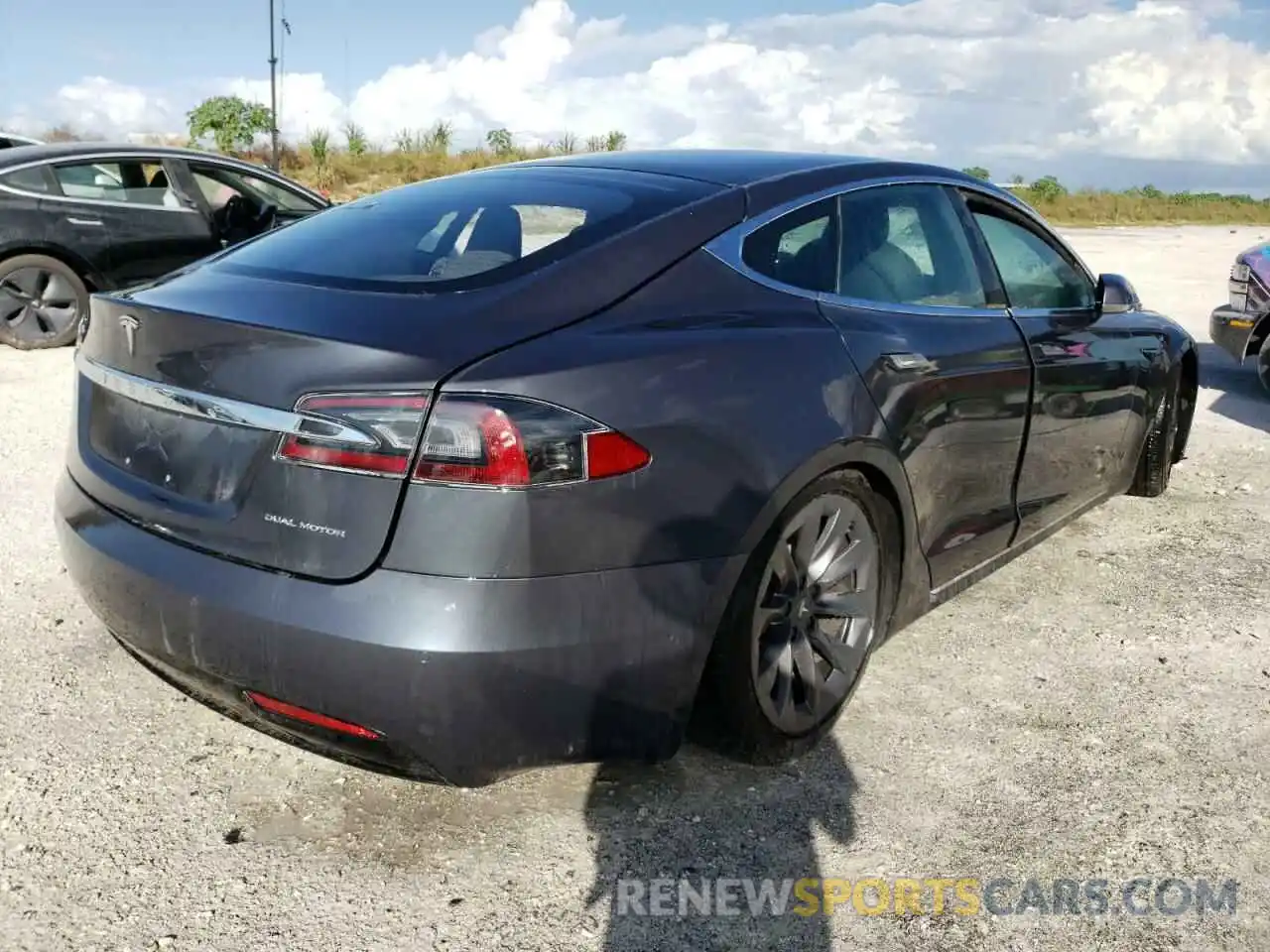 4 Photograph of a damaged car 5YJSA1E21LF364102 TESLA MODEL S 2020