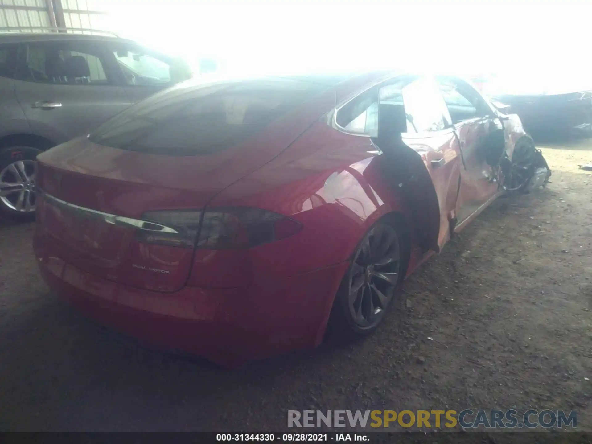 4 Photograph of a damaged car 5YJSA1E21LF366030 TESLA MODEL S 2020