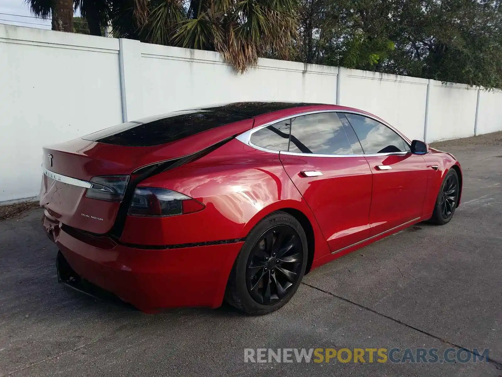 4 Photograph of a damaged car 5YJSA1E22LF356915 TESLA MODEL S 2020