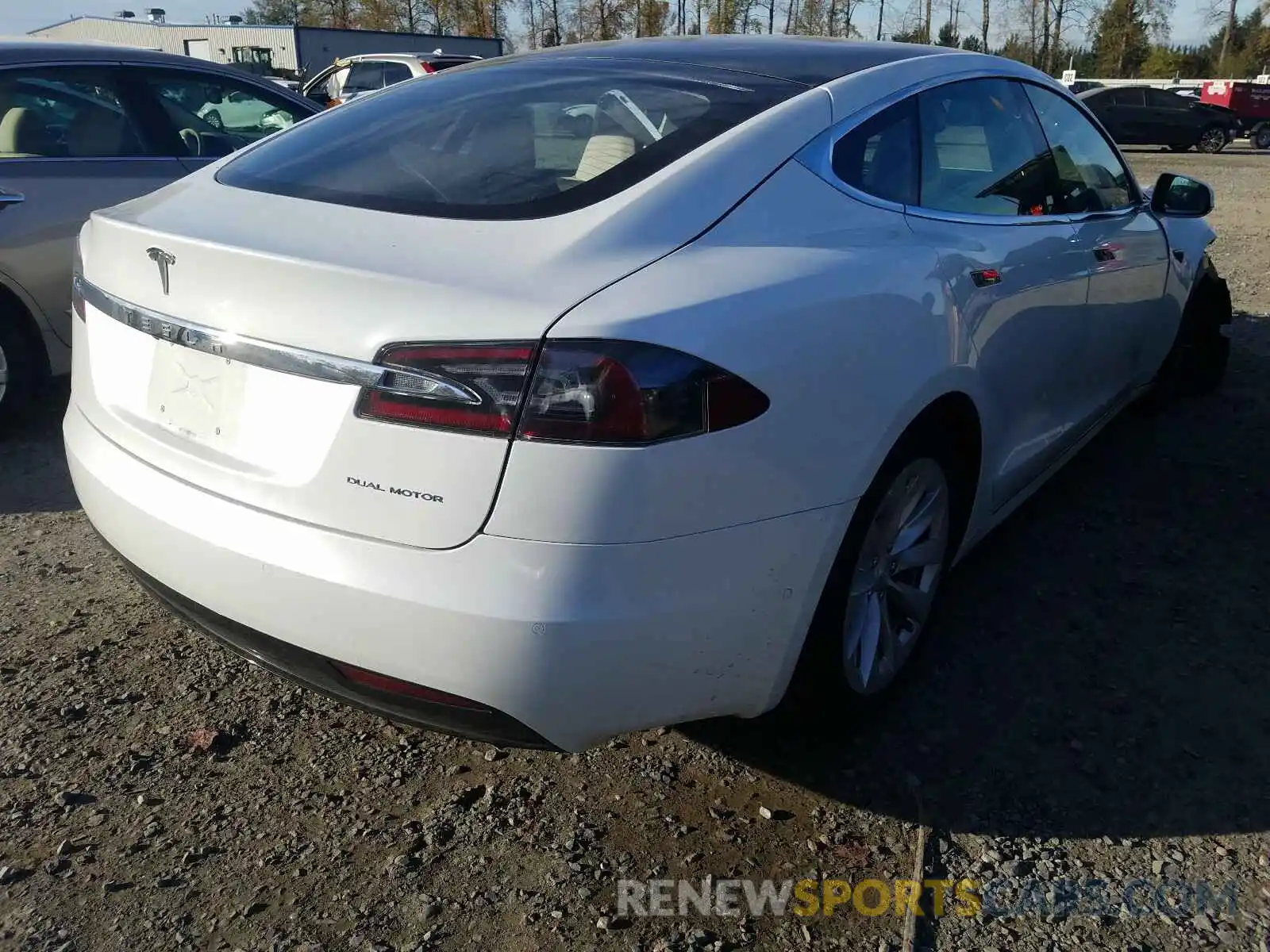 4 Photograph of a damaged car 5YJSA1E22LF362925 TESLA MODEL S 2020