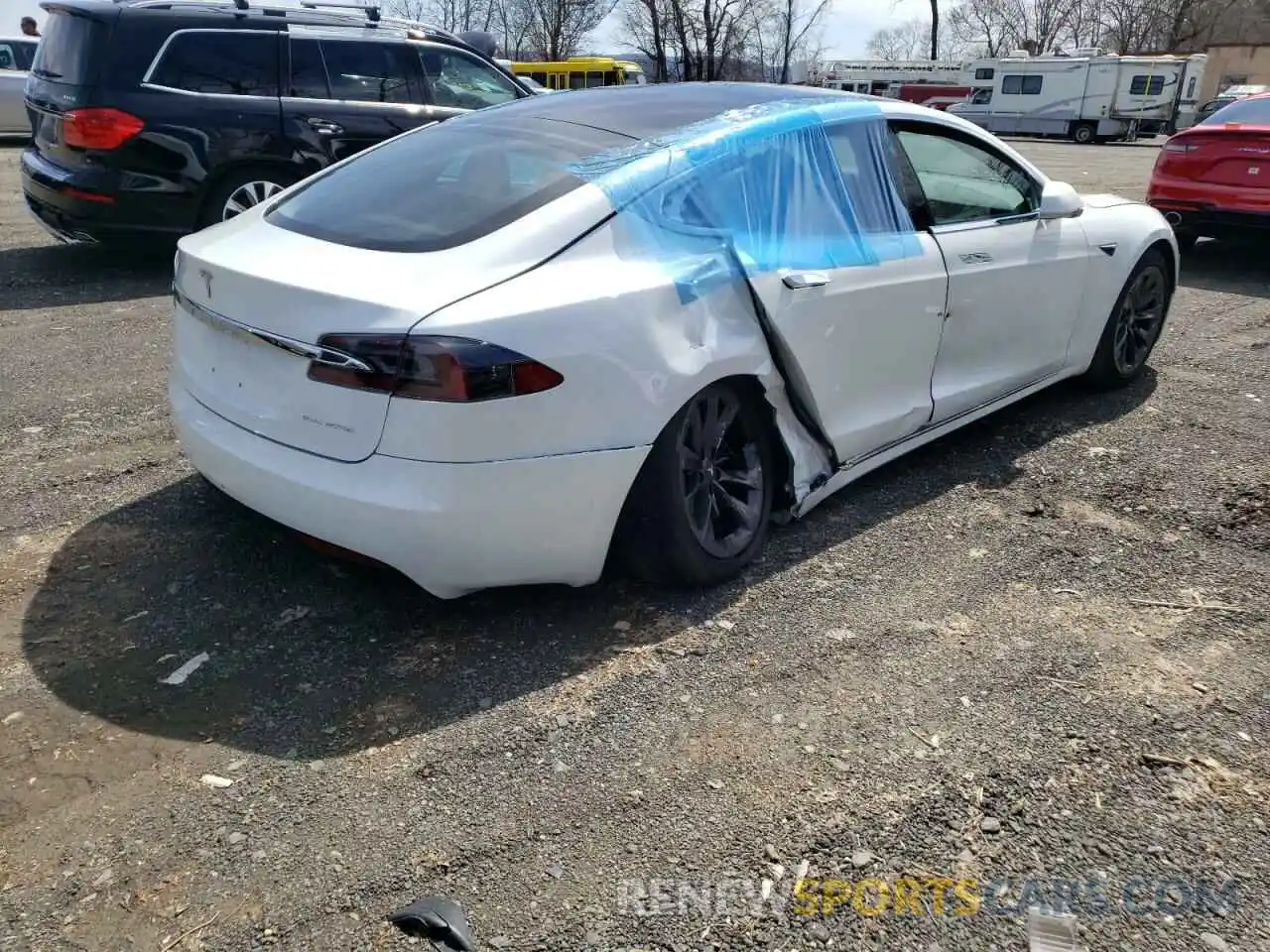 4 Photograph of a damaged car 5YJSA1E22LF369096 TESLA MODEL S 2020