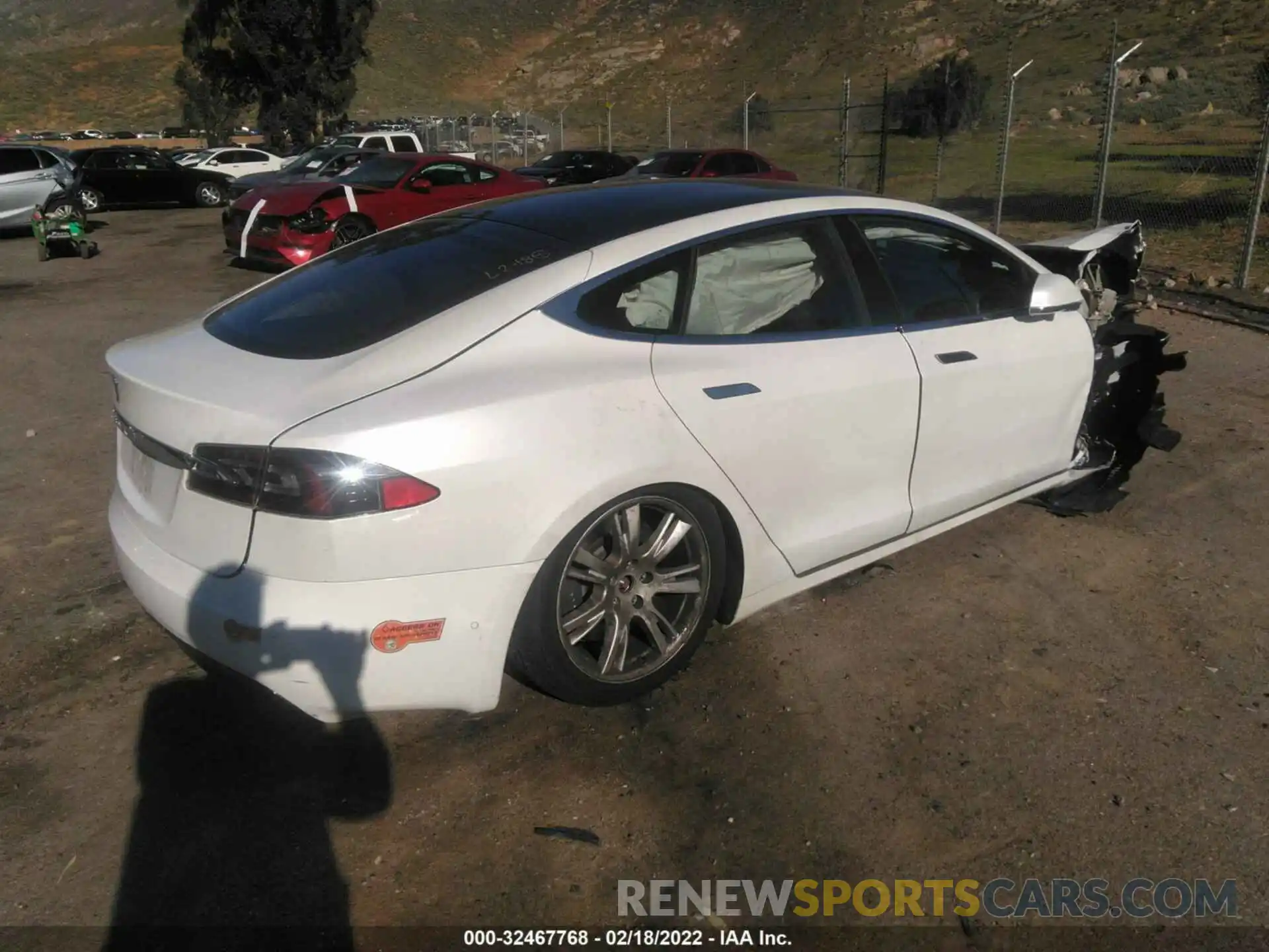 4 Фотография поврежденного автомобиля 5YJSA1E22LF369552 TESLA MODEL S 2020