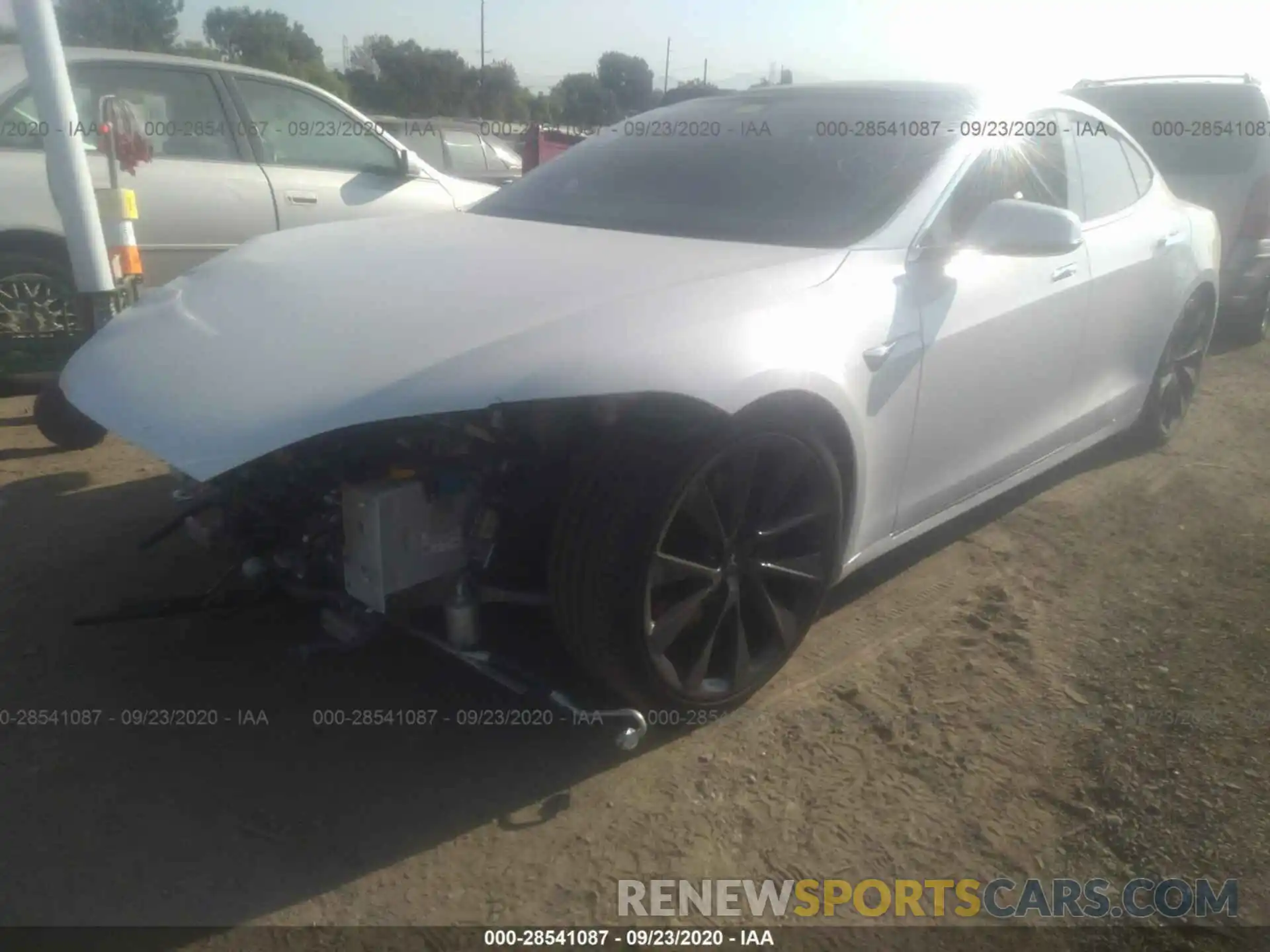 2 Photograph of a damaged car 5YJSA1E22LF380471 TESLA MODEL S 2020