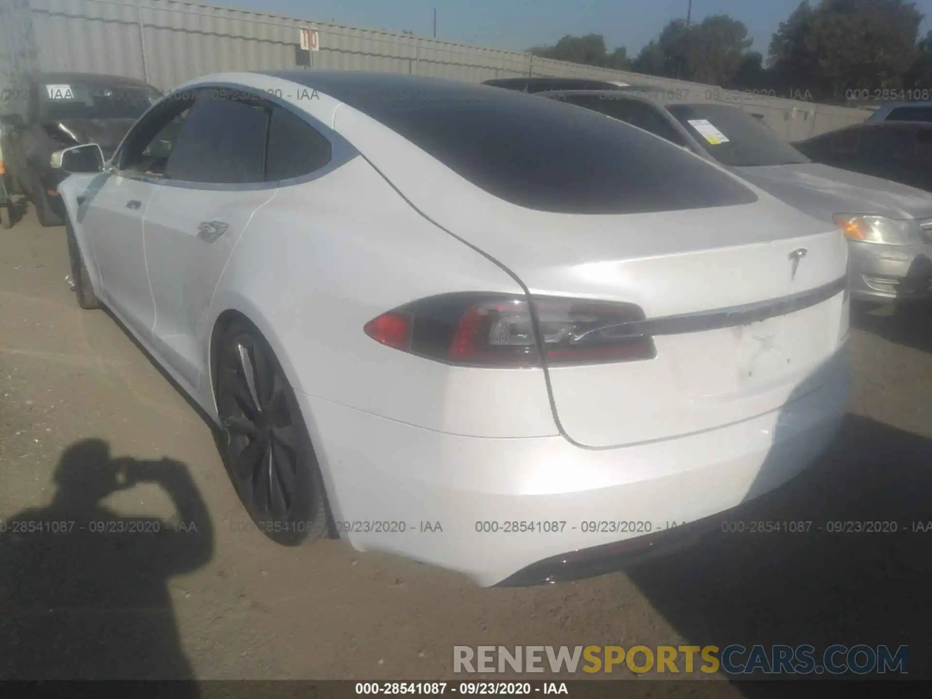 3 Photograph of a damaged car 5YJSA1E22LF380471 TESLA MODEL S 2020