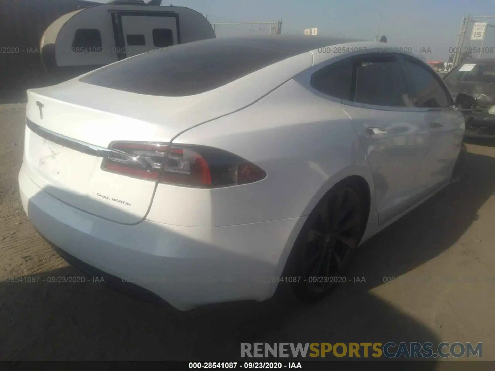 4 Photograph of a damaged car 5YJSA1E22LF380471 TESLA MODEL S 2020