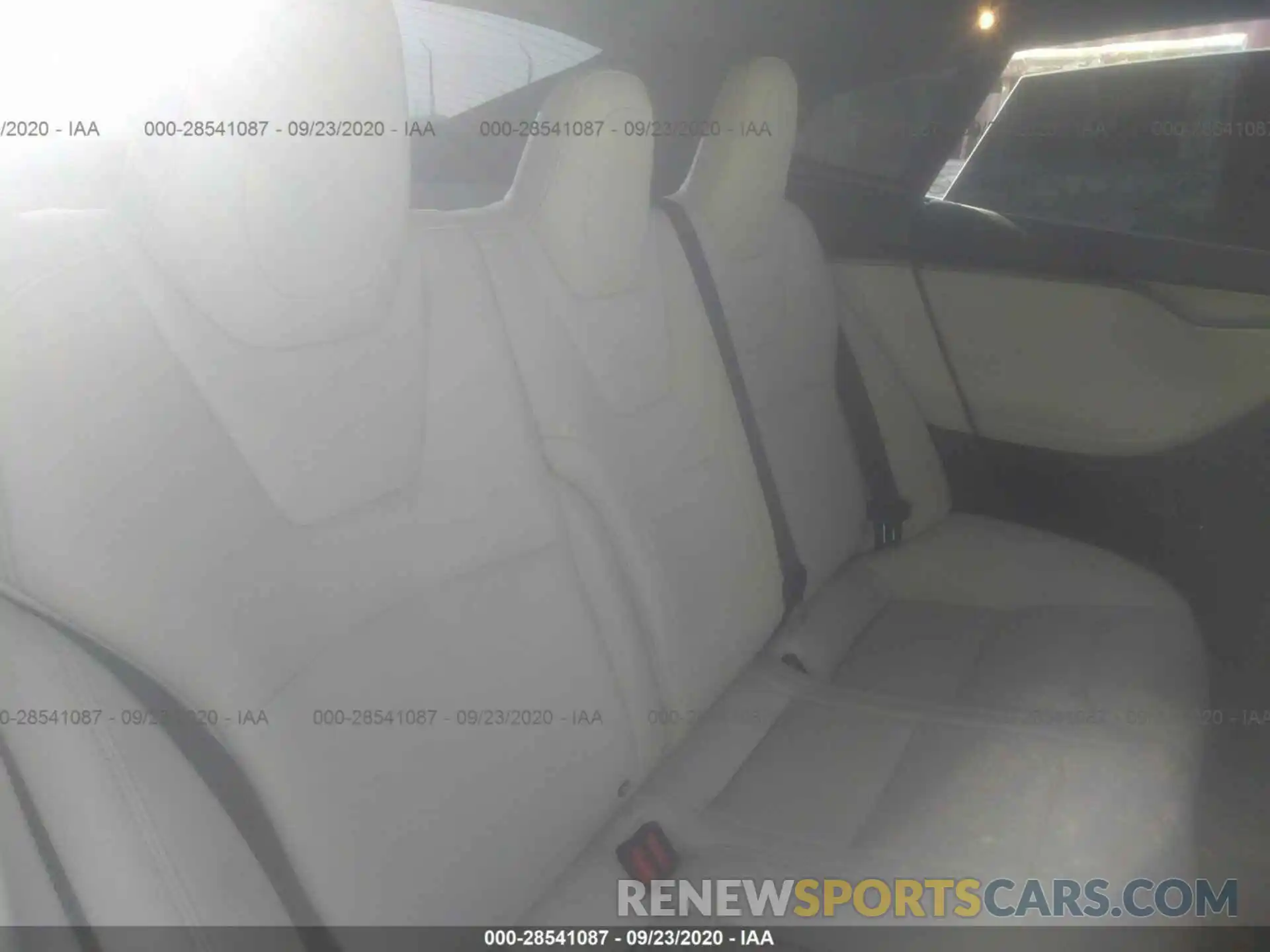 8 Photograph of a damaged car 5YJSA1E22LF380471 TESLA MODEL S 2020