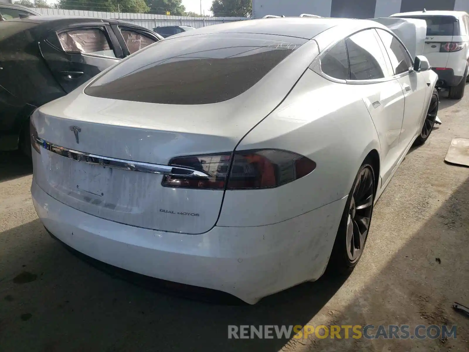 4 Photograph of a damaged car 5YJSA1E22LF401366 TESLA MODEL S 2020