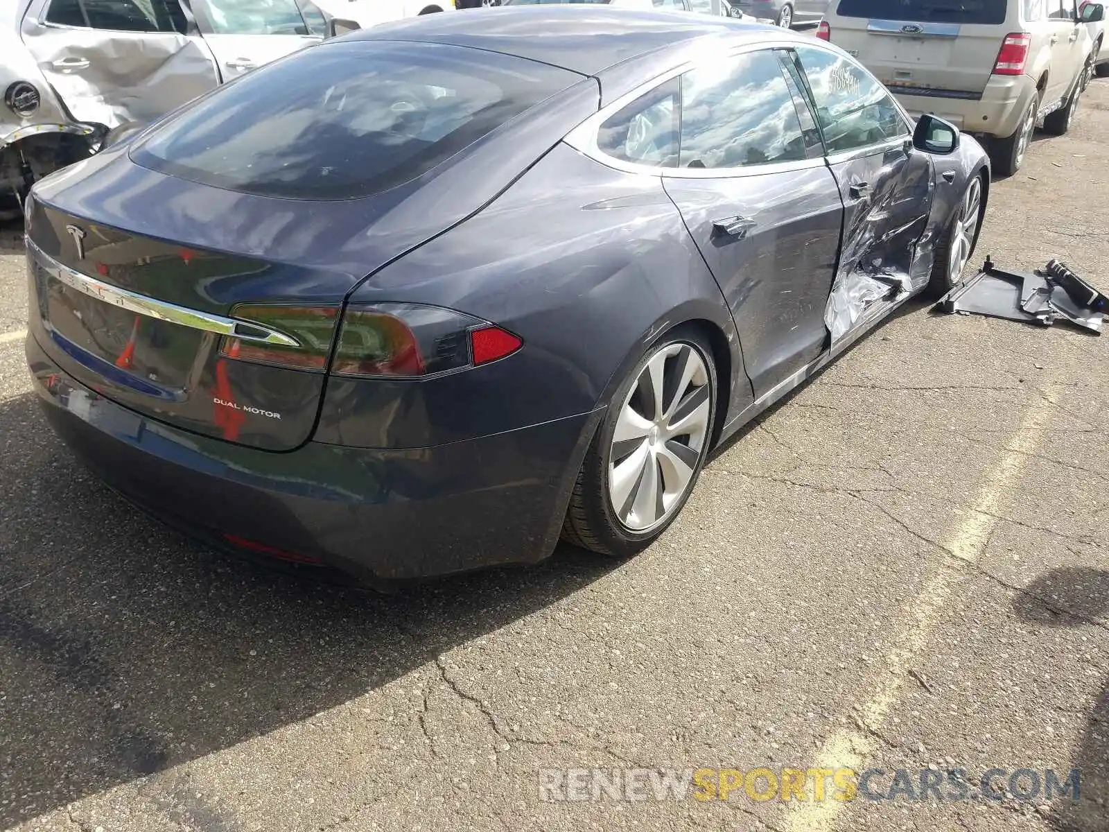 4 Photograph of a damaged car 5YJSA1E22LF413307 TESLA MODEL S 2020