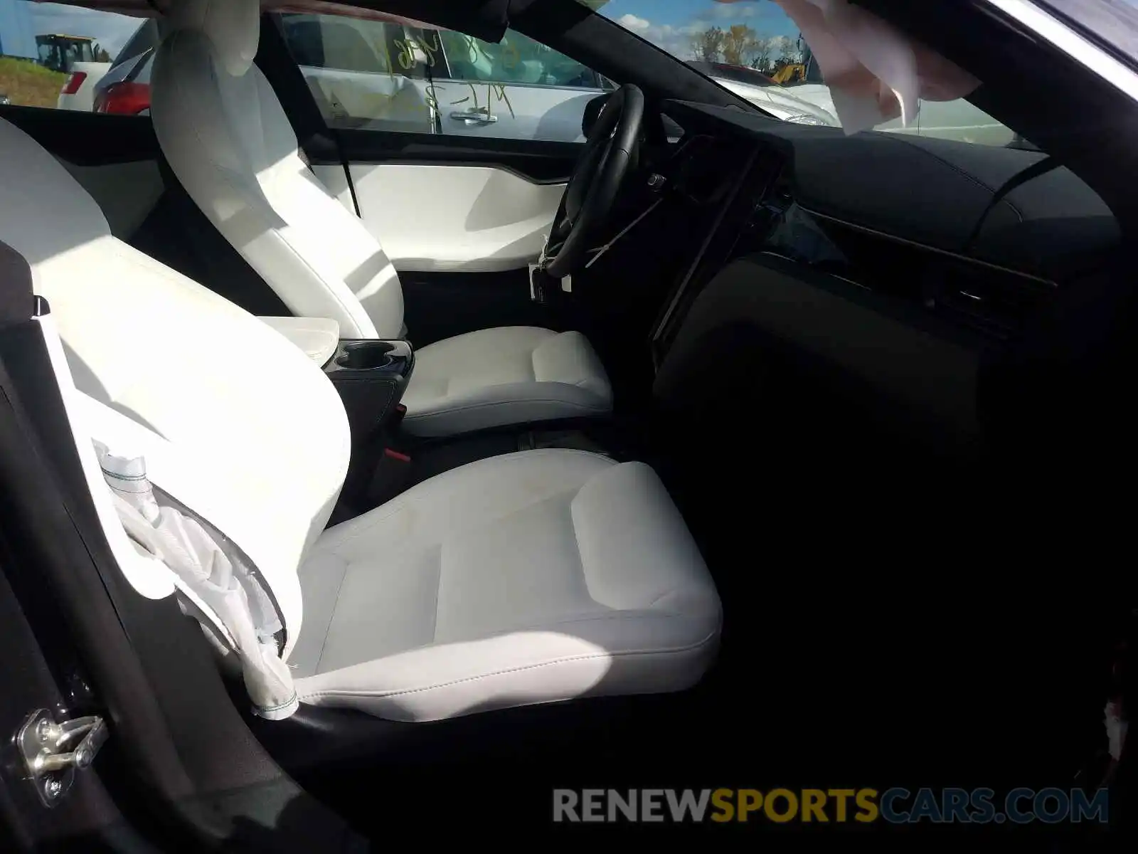 5 Photograph of a damaged car 5YJSA1E22LF413307 TESLA MODEL S 2020