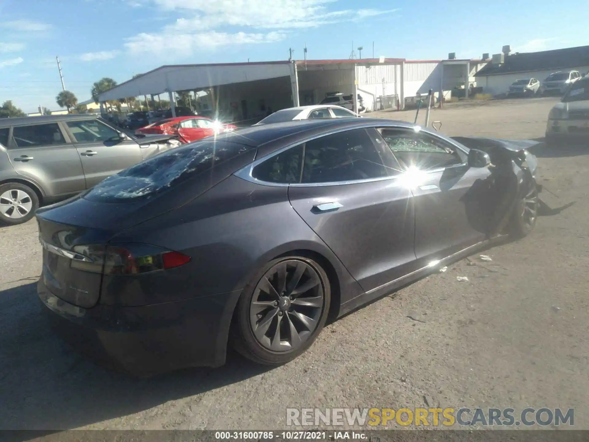 4 Photograph of a damaged car 5YJSA1E23LF350976 TESLA MODEL S 2020