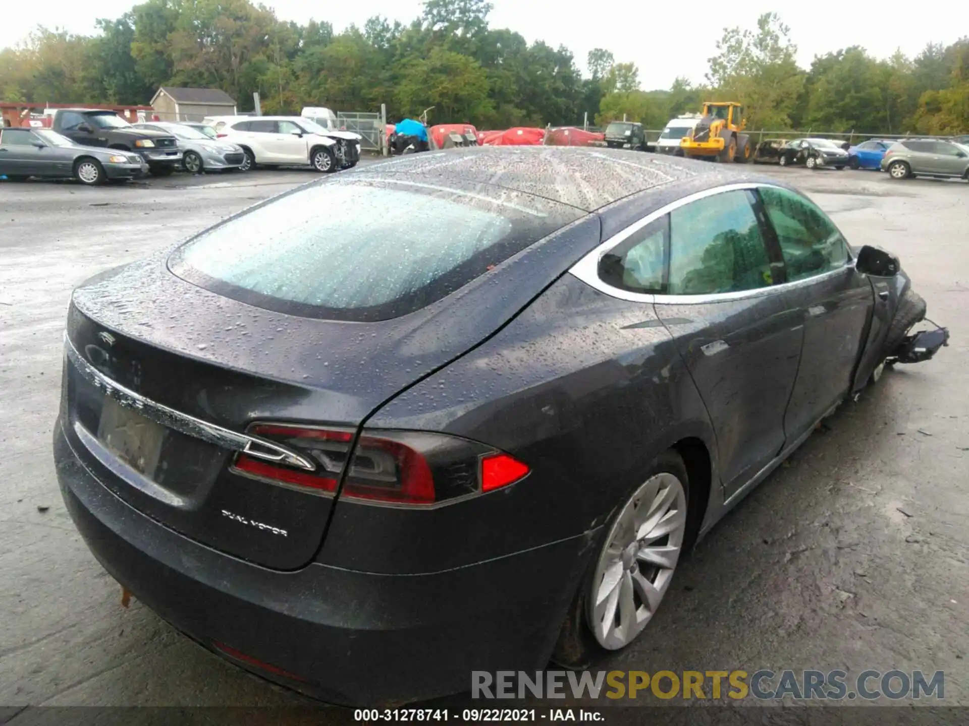 4 Photograph of a damaged car 5YJSA1E23LF360472 TESLA MODEL S 2020