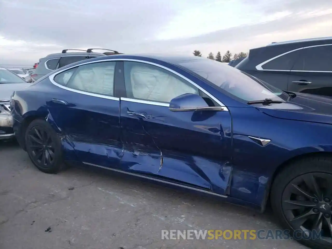 9 Photograph of a damaged car 5YJSA1E23LF361010 TESLA MODEL S 2020