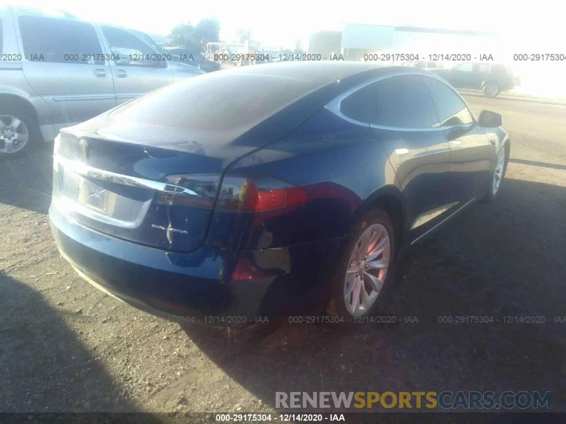 4 Photograph of a damaged car 5YJSA1E23LF362237 TESLA MODEL S 2020