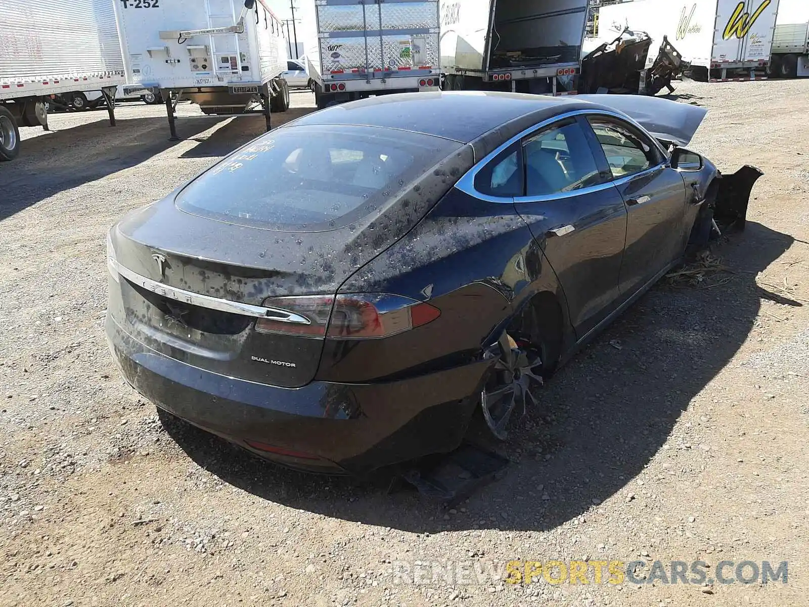 4 Photograph of a damaged car 5YJSA1E23LF370385 TESLA MODEL S 2020