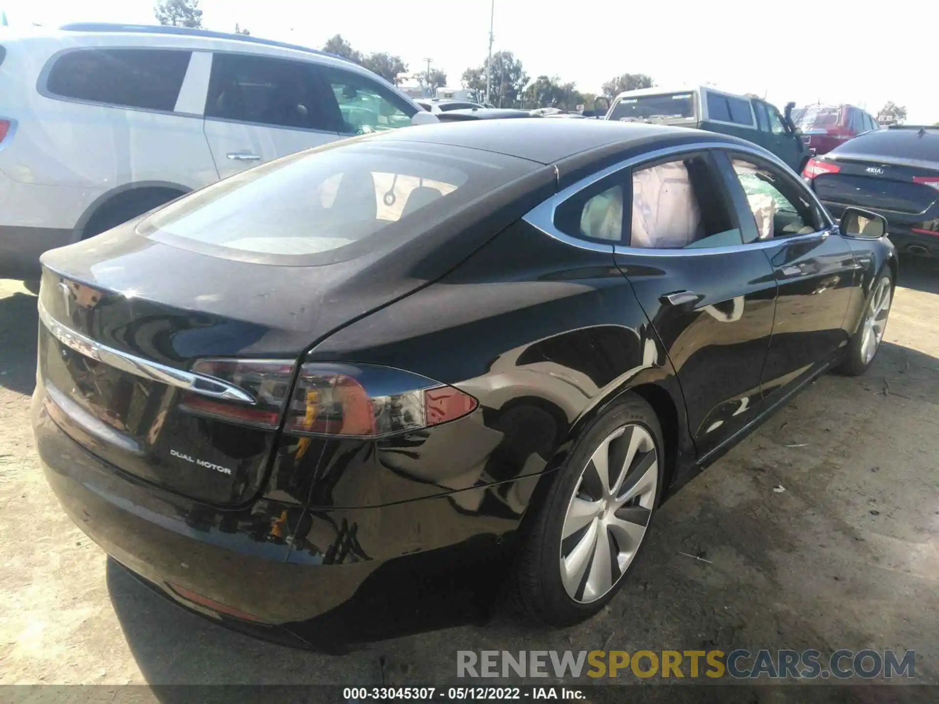 4 Photograph of a damaged car 5YJSA1E23LF370659 TESLA MODEL S 2020