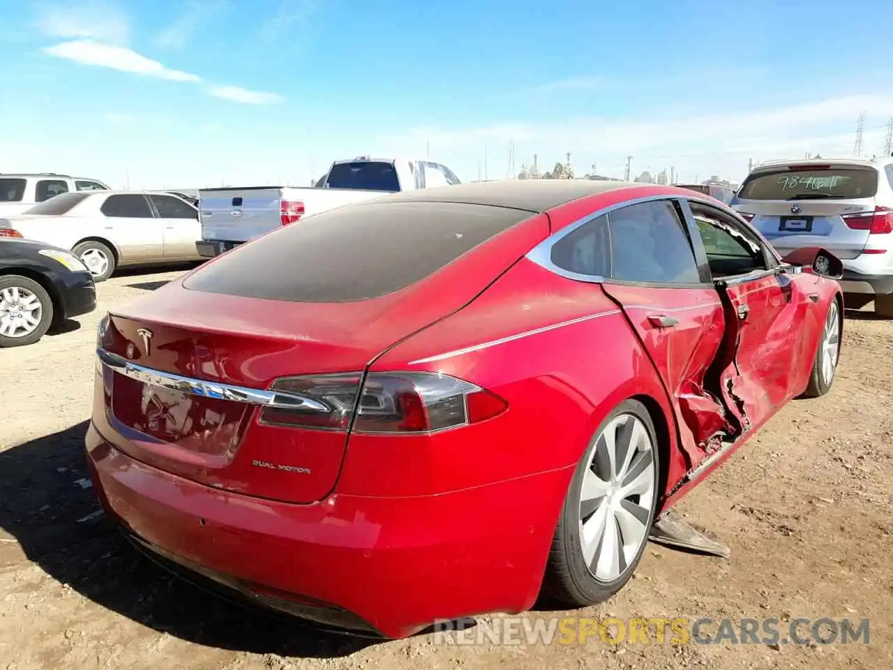 4 Photograph of a damaged car 5YJSA1E23LF401148 TESLA MODEL S 2020