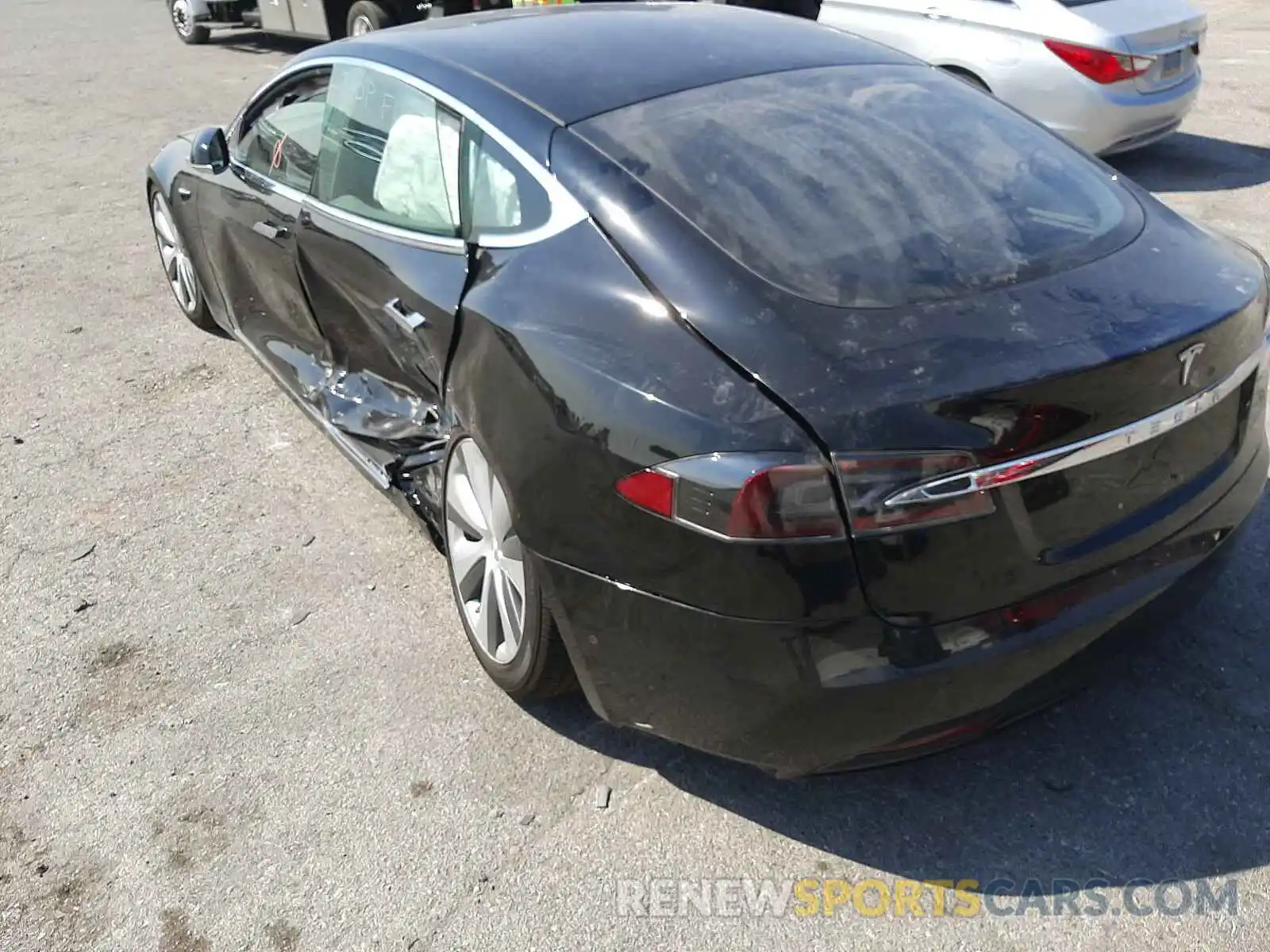 3 Photograph of a damaged car 5YJSA1E23LF402560 TESLA MODEL S 2020