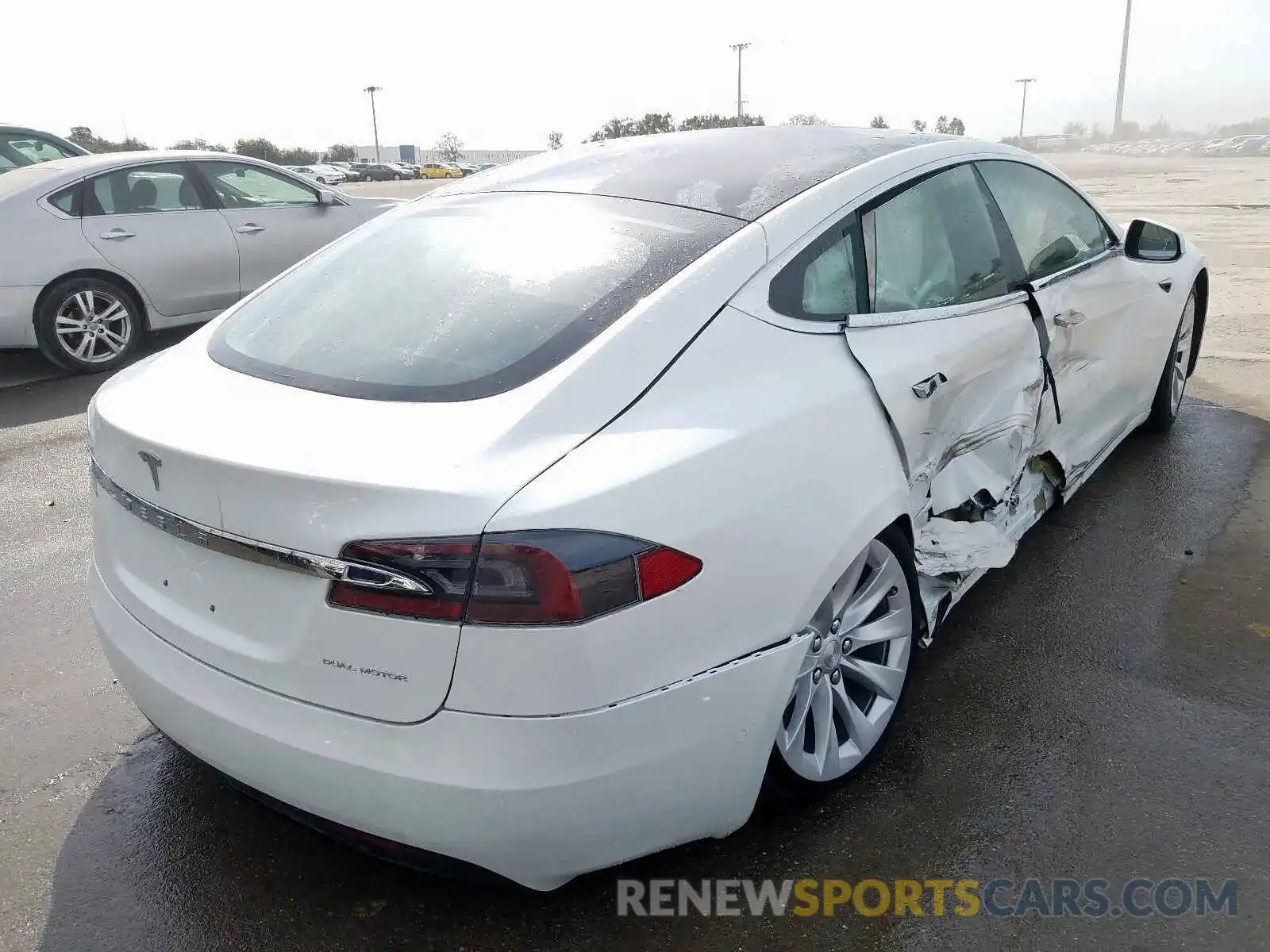 4 Фотография поврежденного автомобиля 5YJSA1E24LF362571 TESLA MODEL S 2020