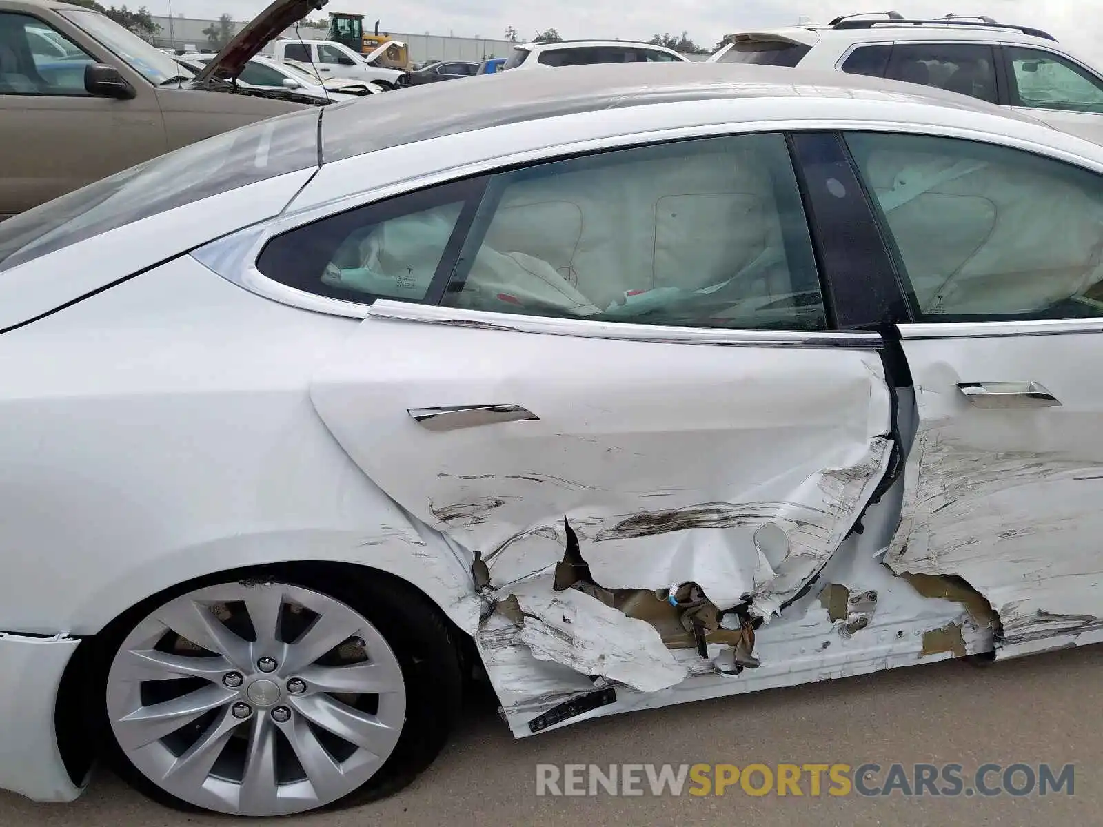 6 Photograph of a damaged car 5YJSA1E24LF362571 TESLA MODEL S 2020