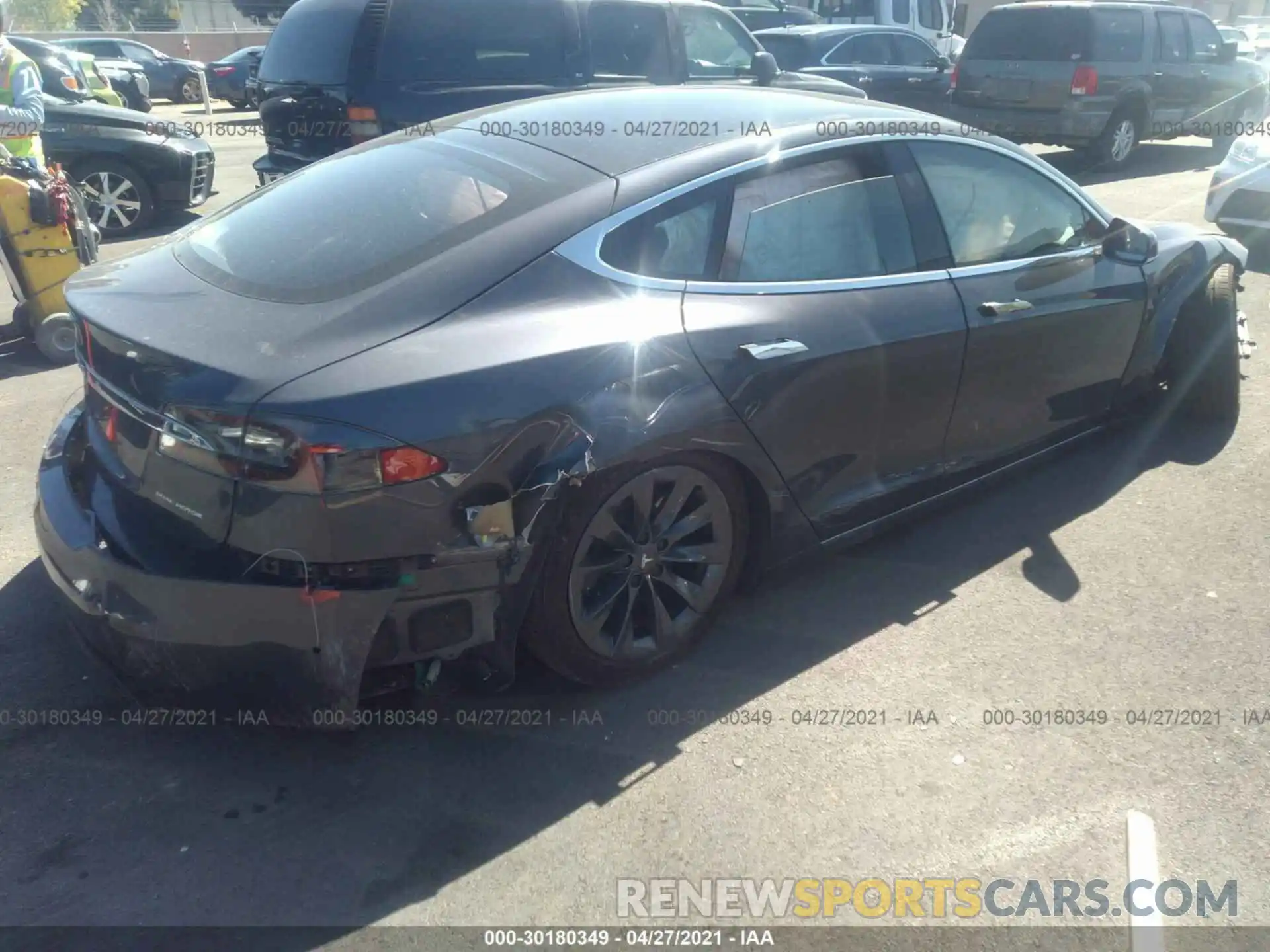 4 Photograph of a damaged car 5YJSA1E24LF370220 TESLA MODEL S 2020