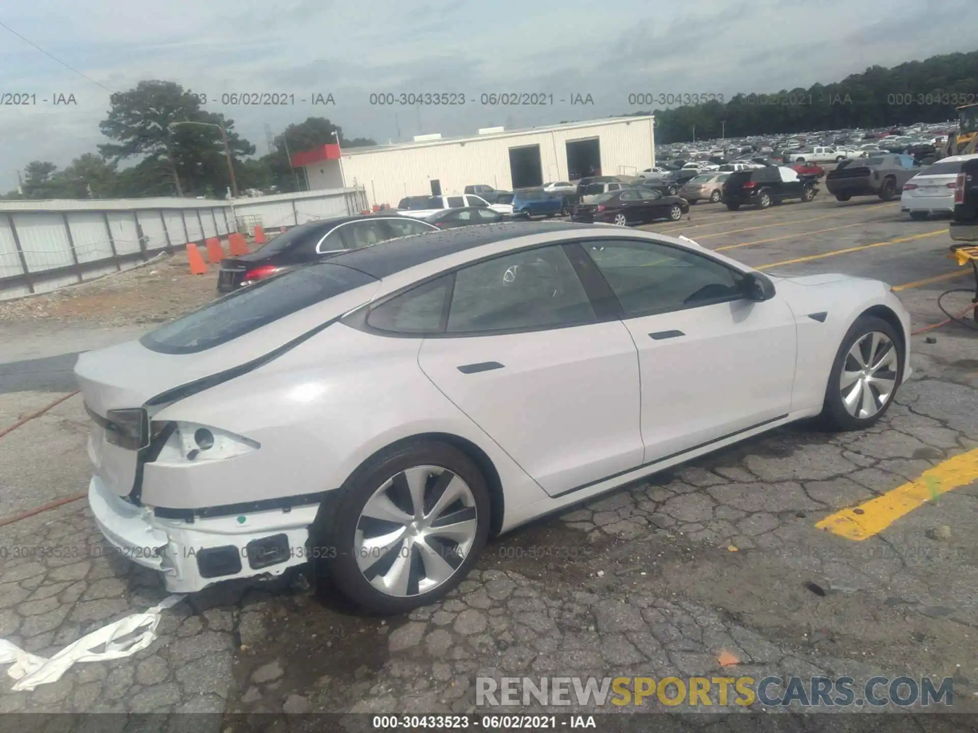 4 Photograph of a damaged car 5YJSA1E24LF402695 TESLA MODEL S 2020