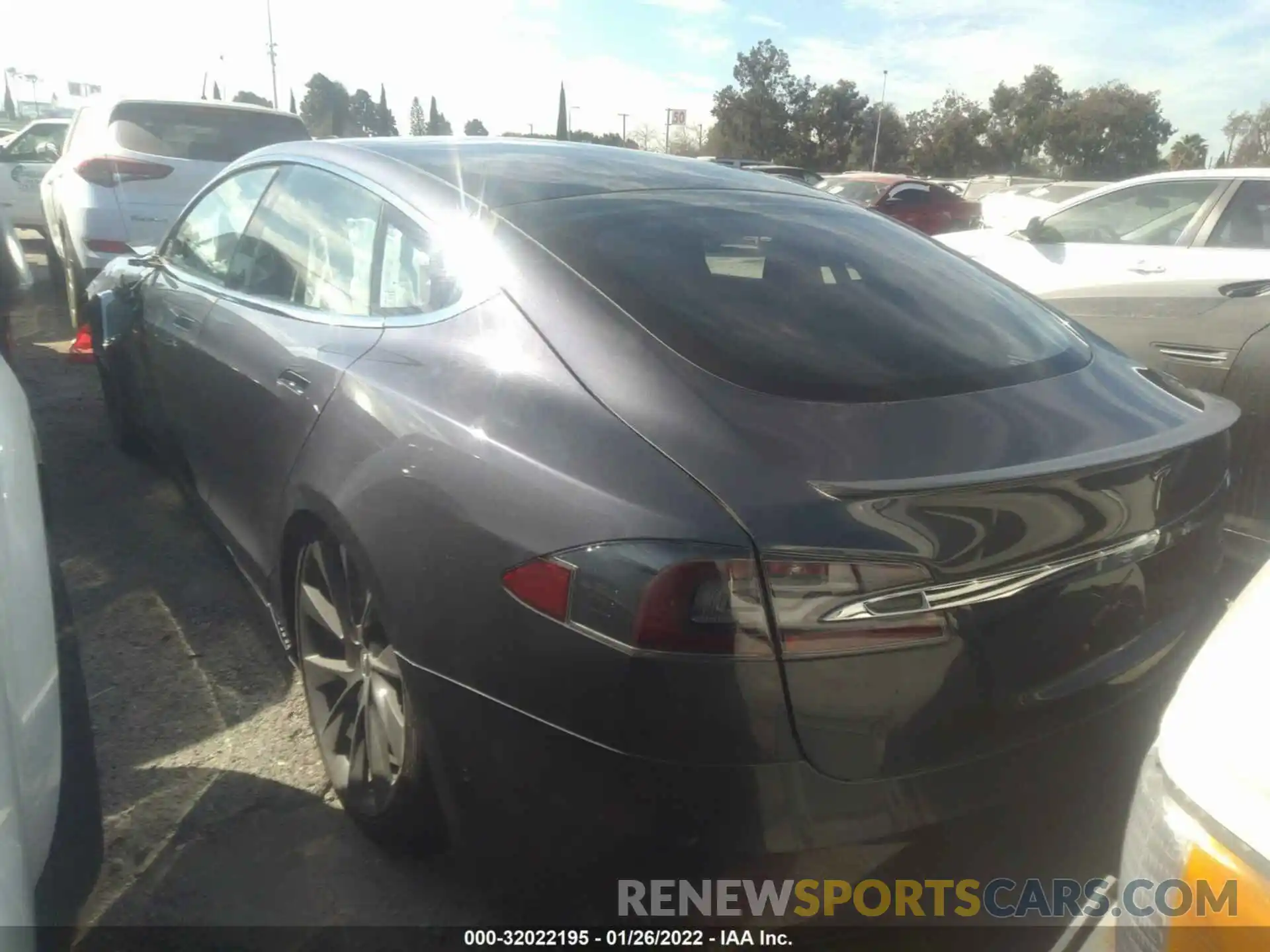 3 Photograph of a damaged car 5YJSA1E24LF415575 TESLA MODEL S 2020